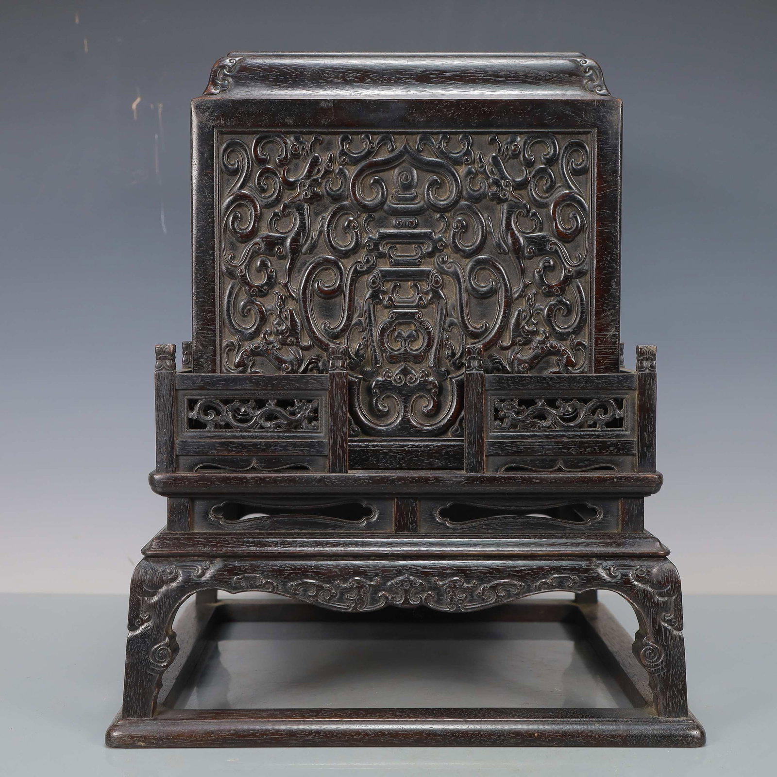 An Exquisite Zitanwood Dragon Pattern Box,with poem: An Exquisite Zitanwood Dragon Pattern Box,with poem,Qing Dynasty,China,With Mark,Size:12.6inx15.4in,Weight:4500g,紫檀木龙纹盒子,带诗文,È