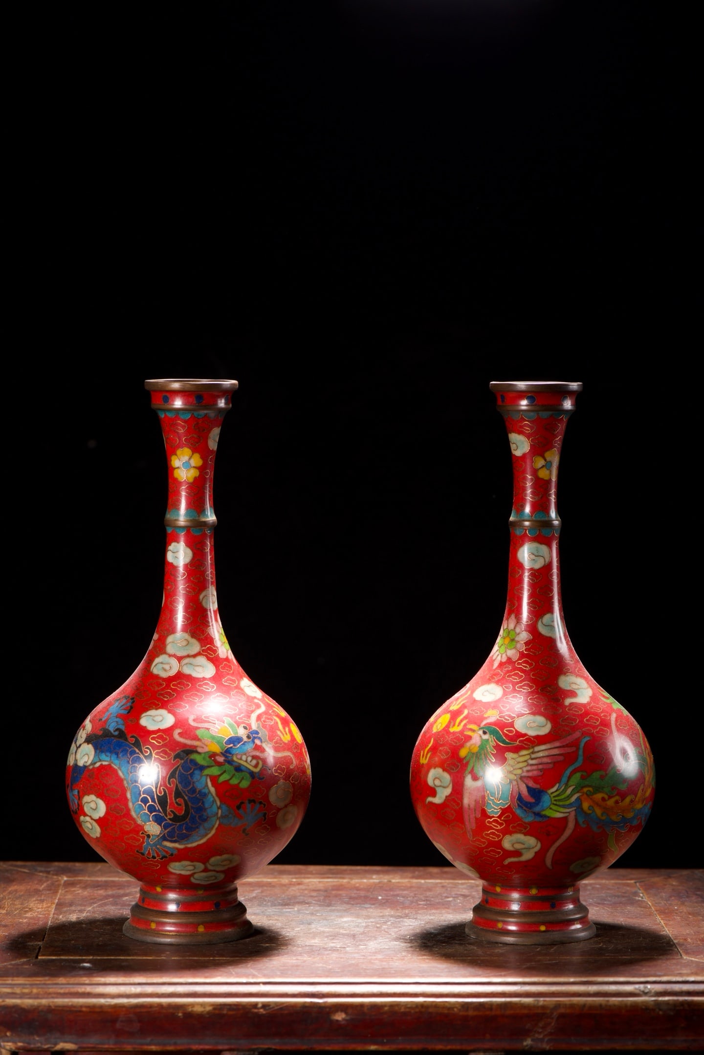 A Pair of Exquisite Cloisonne Dragon Pattern Phoenix Pattern Vases: A Pair of Exquisite Cloisonne Dragon Pattern Phoenix Pattern Vases,Qing Dynasty,China,with Qianlong Four-character Mark,Size:10.6inx4.3inx1.8in*2,Weight:2270g,一对景泰蓝&