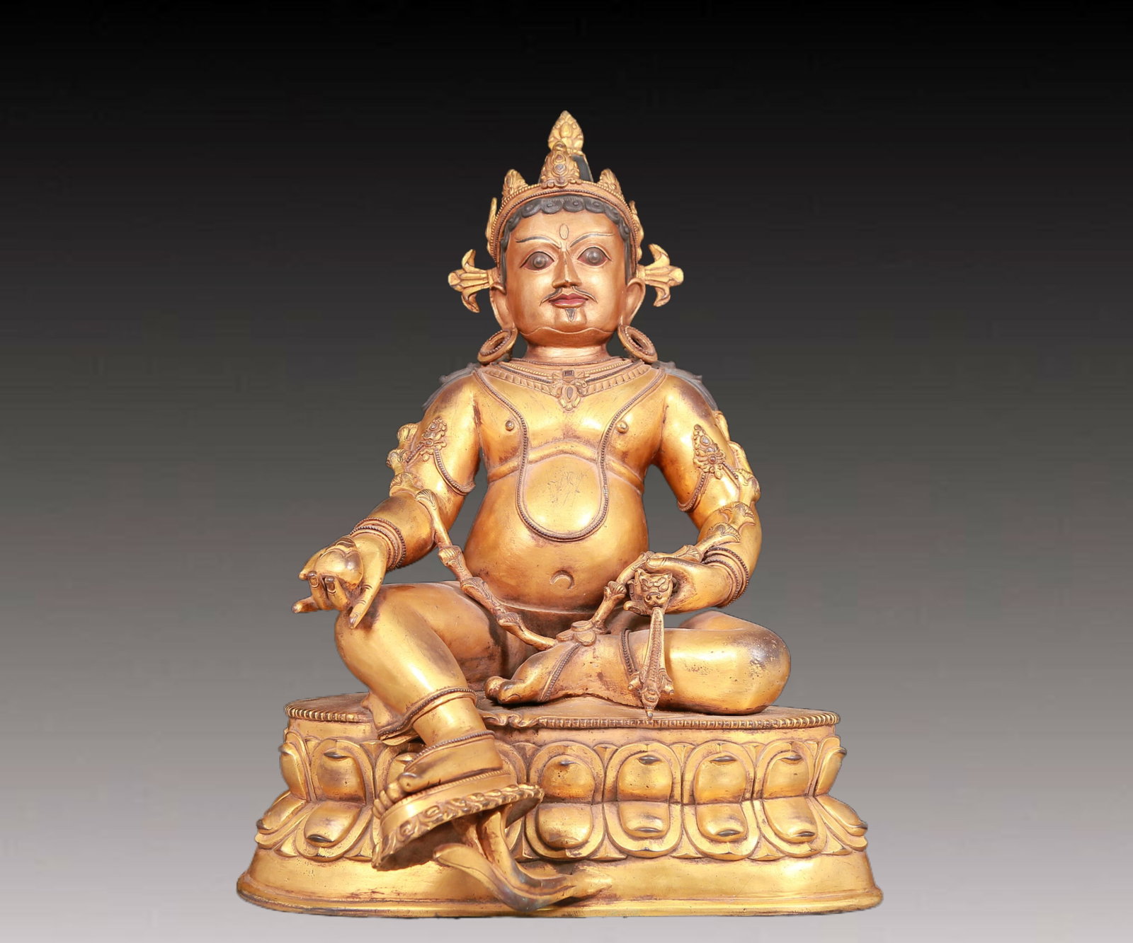 A solemn gilt bronze statue of Mammon (1 of 14)