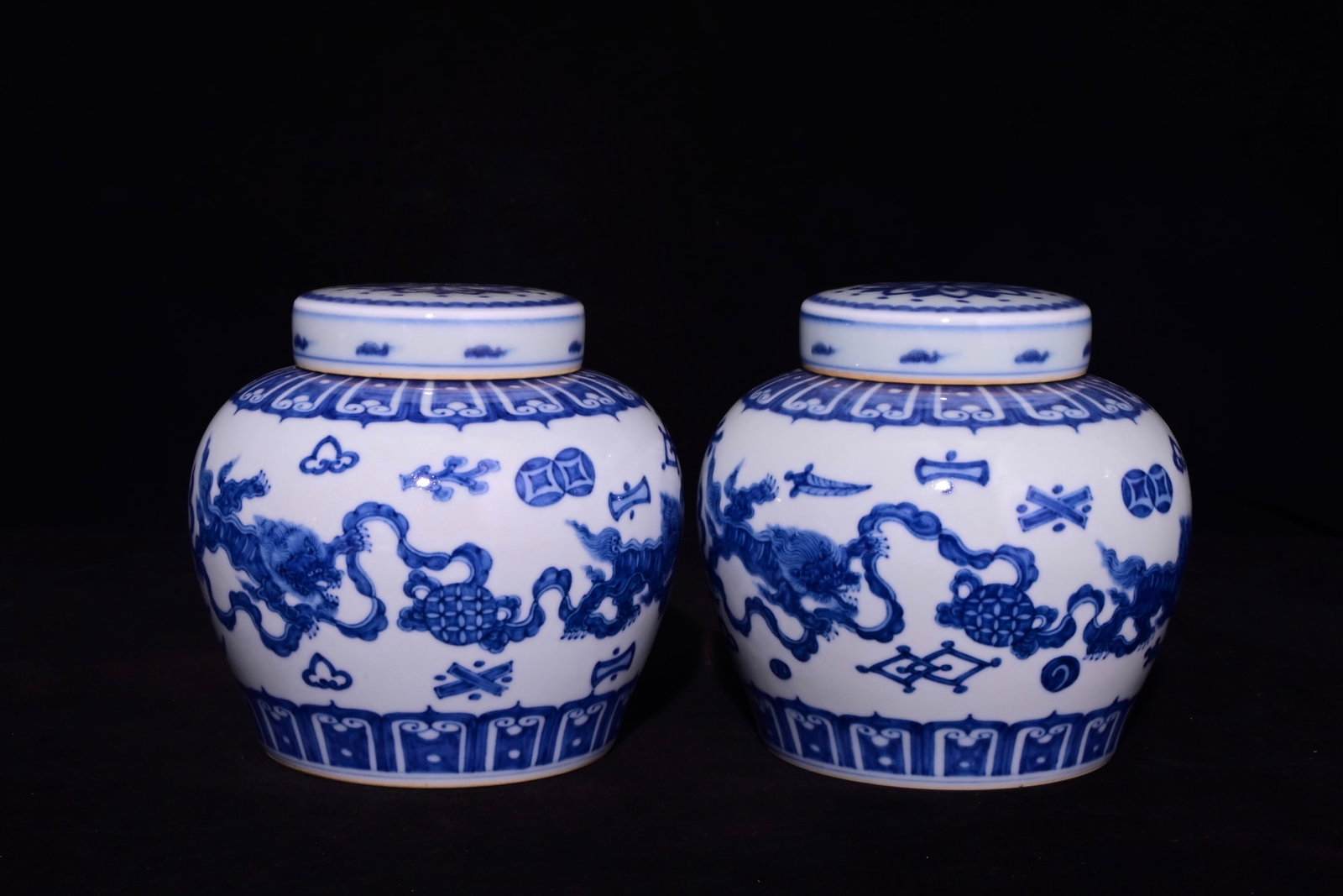 A Pair of Exquisite Blue and White Lion Pattern Jars, (1 of 9)