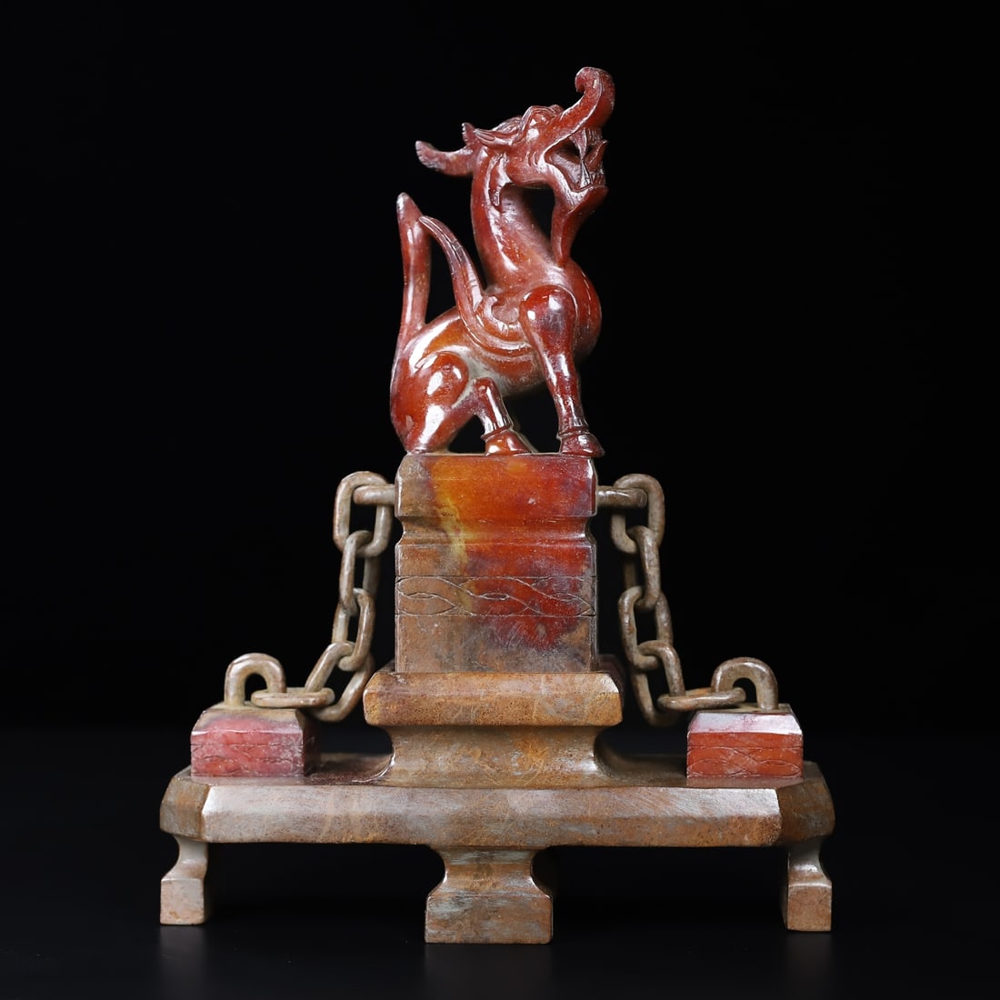 An Exquisite White Jade Dragon Seal: An Exquisite White Jade Dragon Seal,Han Dynasty,China,Size:9.1inx7.2inx2.6in,Weight:1661g,白玉龙印章,中国汉代