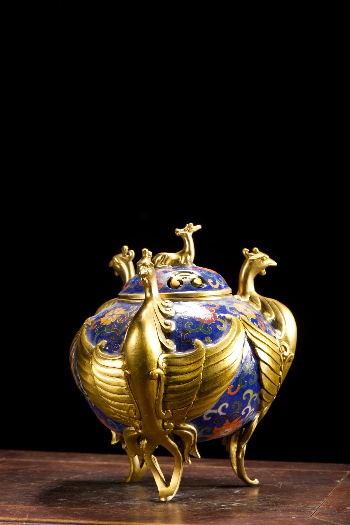 An Exquisite Cloisonne Lotus Pattern with Cover Phoenix-Ears Tripod Censer: An Exquisite Cloisonne Lotus Pattern with Cover Phoenix-Ears Tripod Censer,Qing Dynasty,China,With Mark,Size:8.3inx6.7inx,Weight:2360g,景泰蓝缠枝莲纹带&
