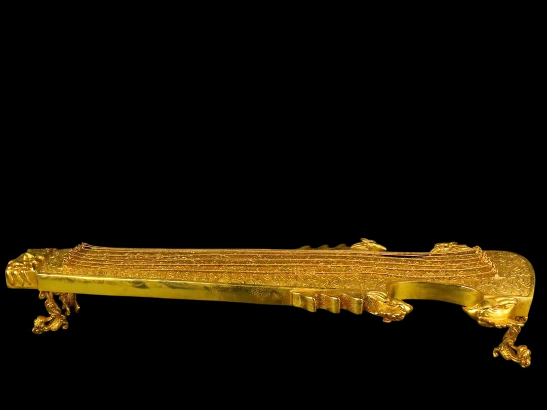 An Exquisite Gilt Bronze Dragon Pattern Comb Ornament (1 of 9)