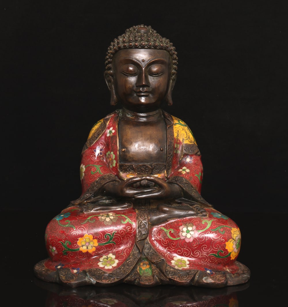An Exquisite Cloisonne Statue of Sakyamuni: An Exquisite Cloisonne Statue of Sakyamuni,Ming Dynasty,China,Size:11.8inx9.8inx4.7in,Weight:4269g,景泰蓝释迦摩尼像,中国明代