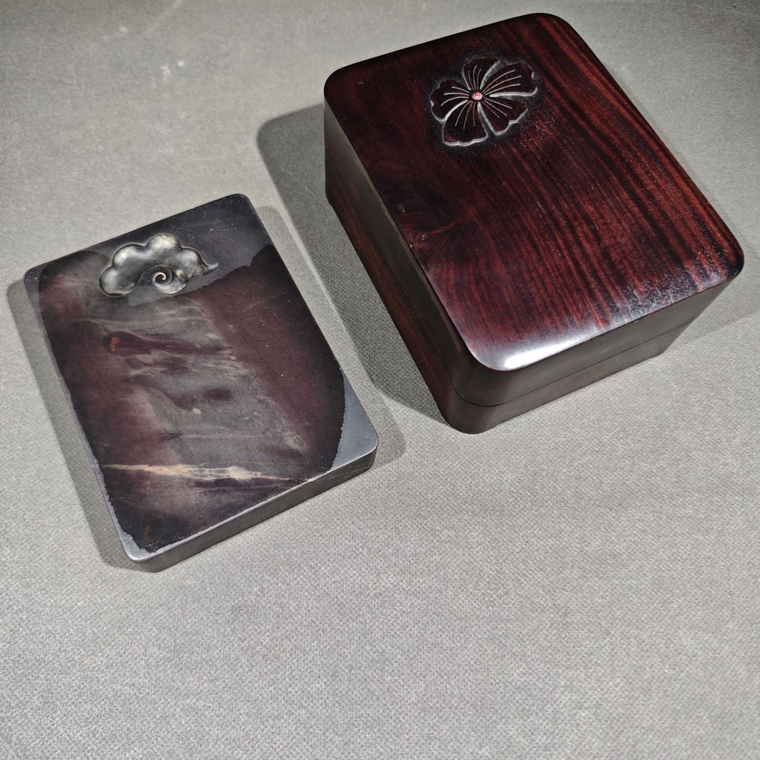 An Exquisite Auspicious Cloud Pattern Inkstone,with Wooden Box: An Exquisite Auspicious Cloud Pattern Inkstone,with Wooden Box,Qing Dynasty,China,With Mark,Size:6.3inx4.9inx3in,祥云纹砚台,带木盒,中国ę