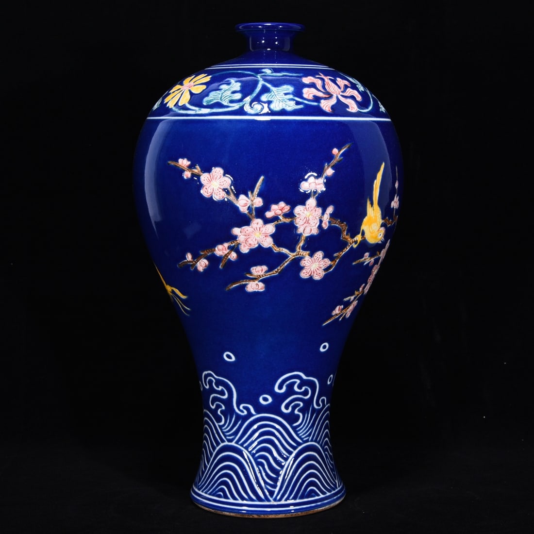 An Exquisite Blue and White Ji Blue Glazed Wucai Flower and Bird Pattern Vase: An Exquisite Blue and White Ji Blue Glazed Wucai Flower and Bird Pattern Vase,Ming Dynasty,China,with Xuande Six-character Mark,Size:15.4inx9.1in,青花霁蓝釉五ঊ