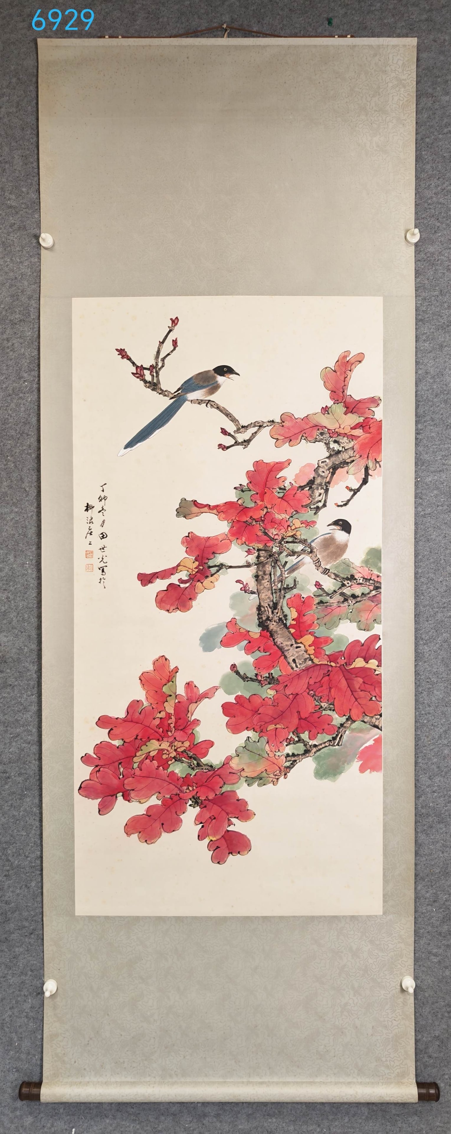 A Chinese Vertical Scroll Ink Painting of Flower and Bird on Paper: A Chinese Vertical Scroll Ink Painting of Flower and Bird on Paper,Tian shiguang,Size:(Without frame)26.8inx53.5in,一幅中国水墨花鸟画立ů