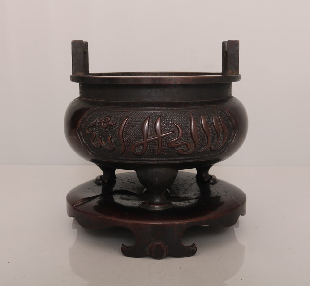 An Exquisite Copper Double-Ears Tripod With Inscription Censer,with Base: An Exquisite Copper Double-Ears Tripod With Inscription Censer,with Base,Ming Dynasty,China,with Zhengde Six-character Mark,Size:7.5inx6.5in,Weight:5500g,铜双耳三足४