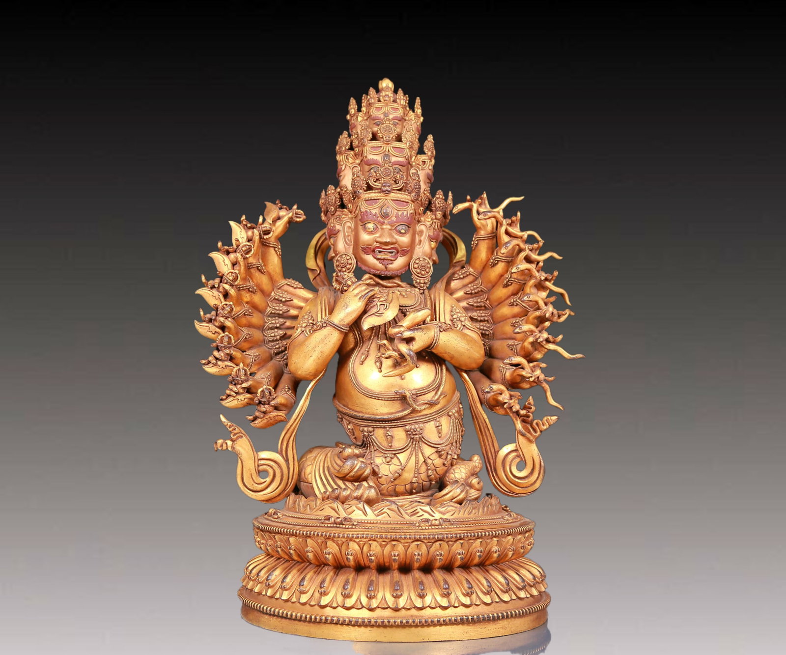A solemn gilt bronze Vajra statue (1 of 13)