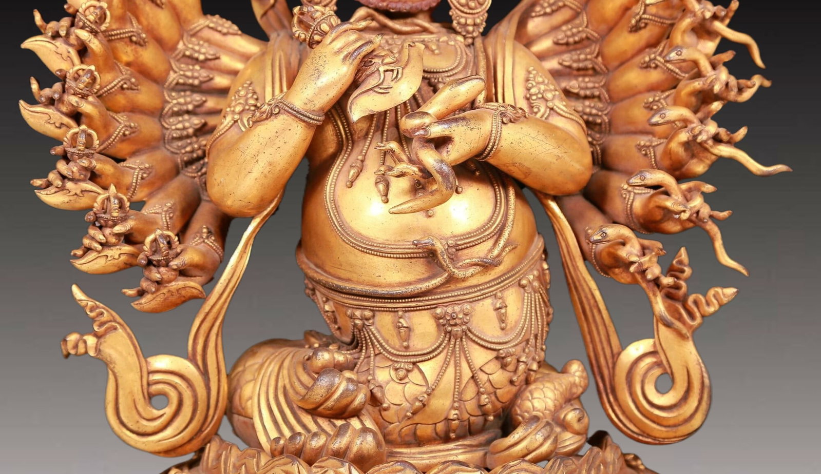 A solemn gilt bronze Vajra statue - 3