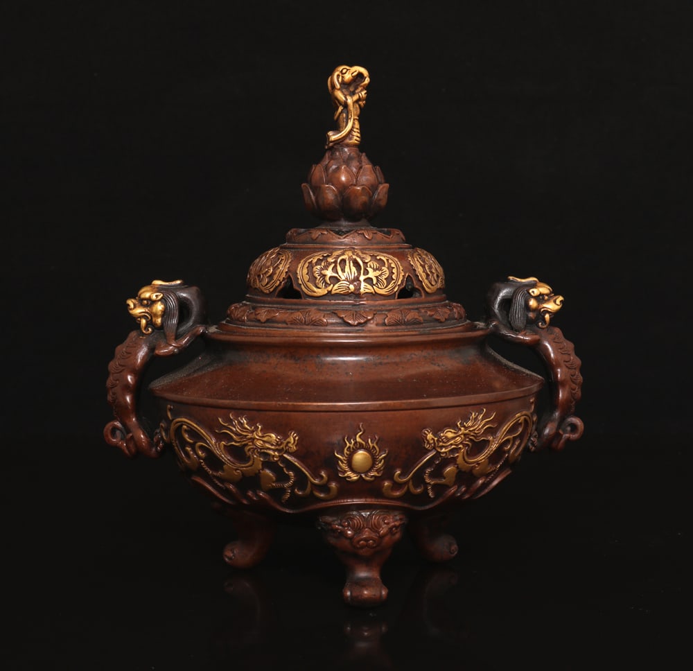 An Exquisite Gilt Bronze Dragon Pattern Double-Ears Tripod Censer (1 of 9)