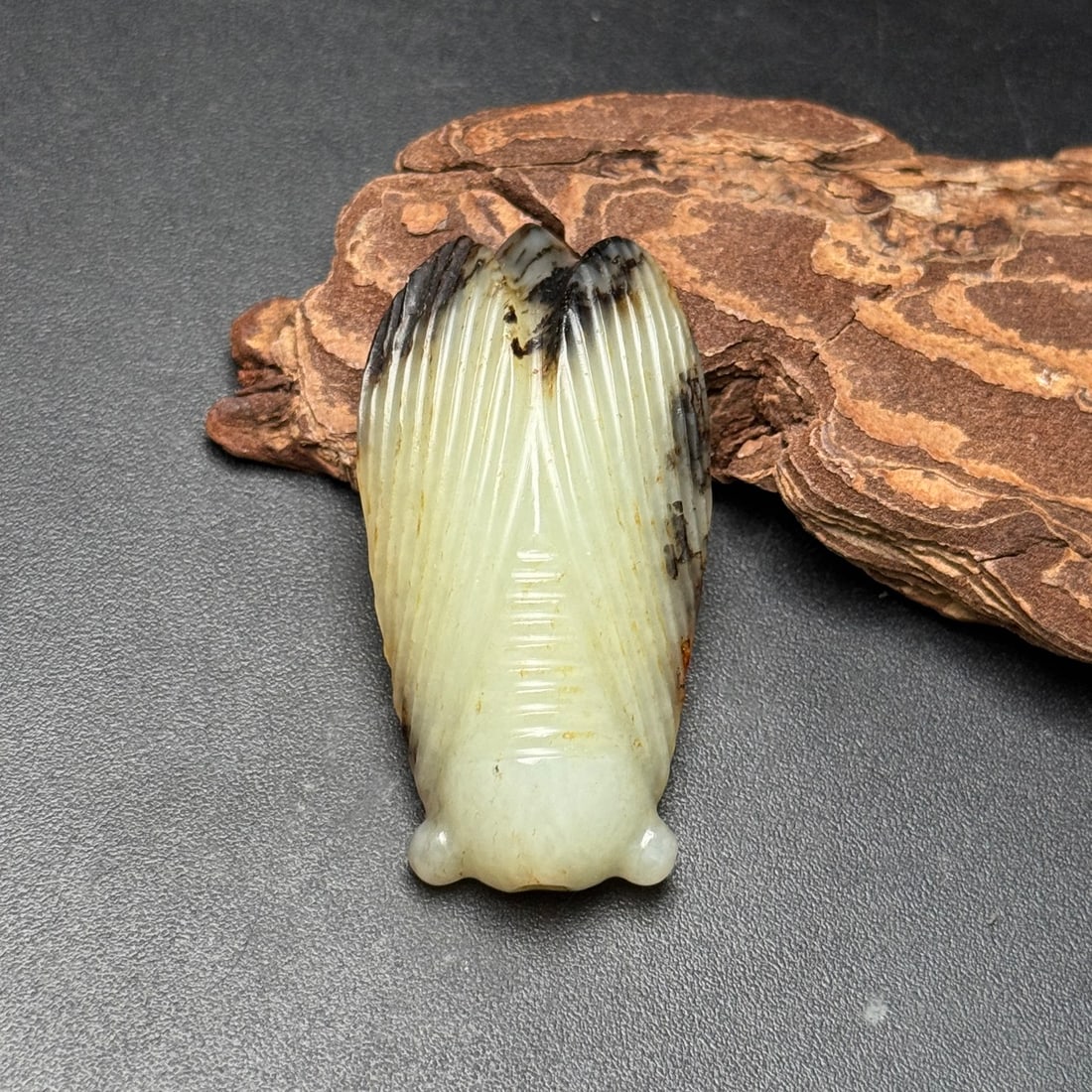 An Exquisite White Jade Cicada Ornament: An Exquisite White Jade Cicada Ornament,Han Dynasty,China,Size:2.2inx1.1inx0.6in,Weight:34g,白玉蝉摆件,中国汉代
