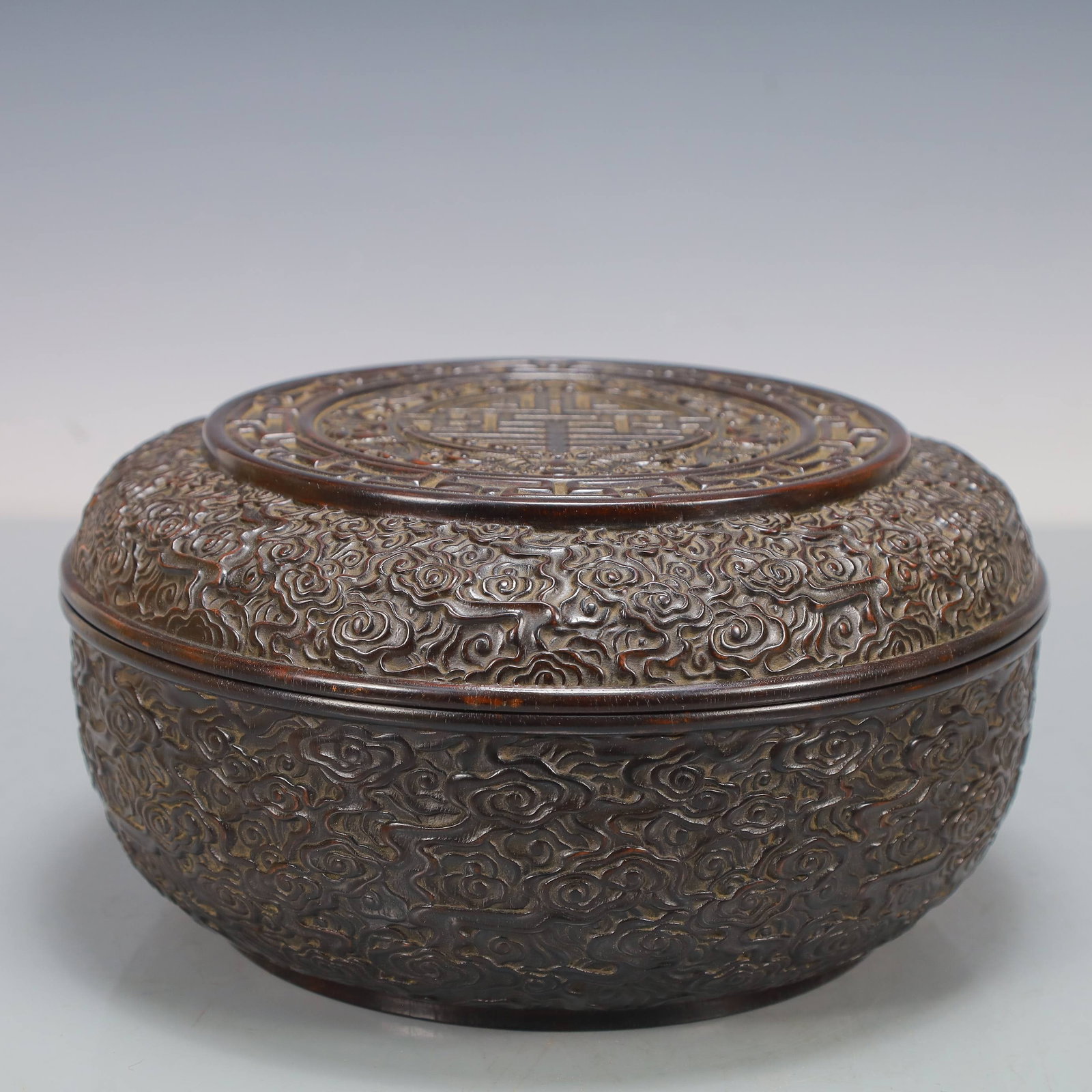 An Exquisite Zitanwood Bats and Peach Pattern Box: An Exquisite Zitanwood Bats and Peach Pattern Box,Qing Dynasty,China,Size:10.2inx4.9in,Weight:1950g,紫檀木福寿纹盒子,中国清代