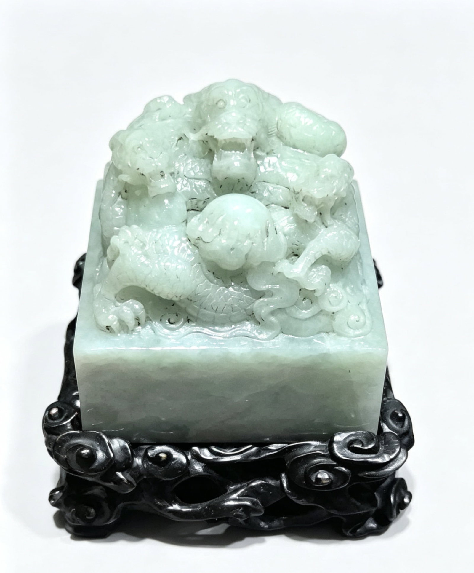 An Exquisite Jadeite Dragon Pattern Seal: An Exquisite Jadeite Dragon Pattern Seal,Qing Dynasty,China,Size:2.2inx2.2inx2.6in,翡翠龙纹印章,中国清代