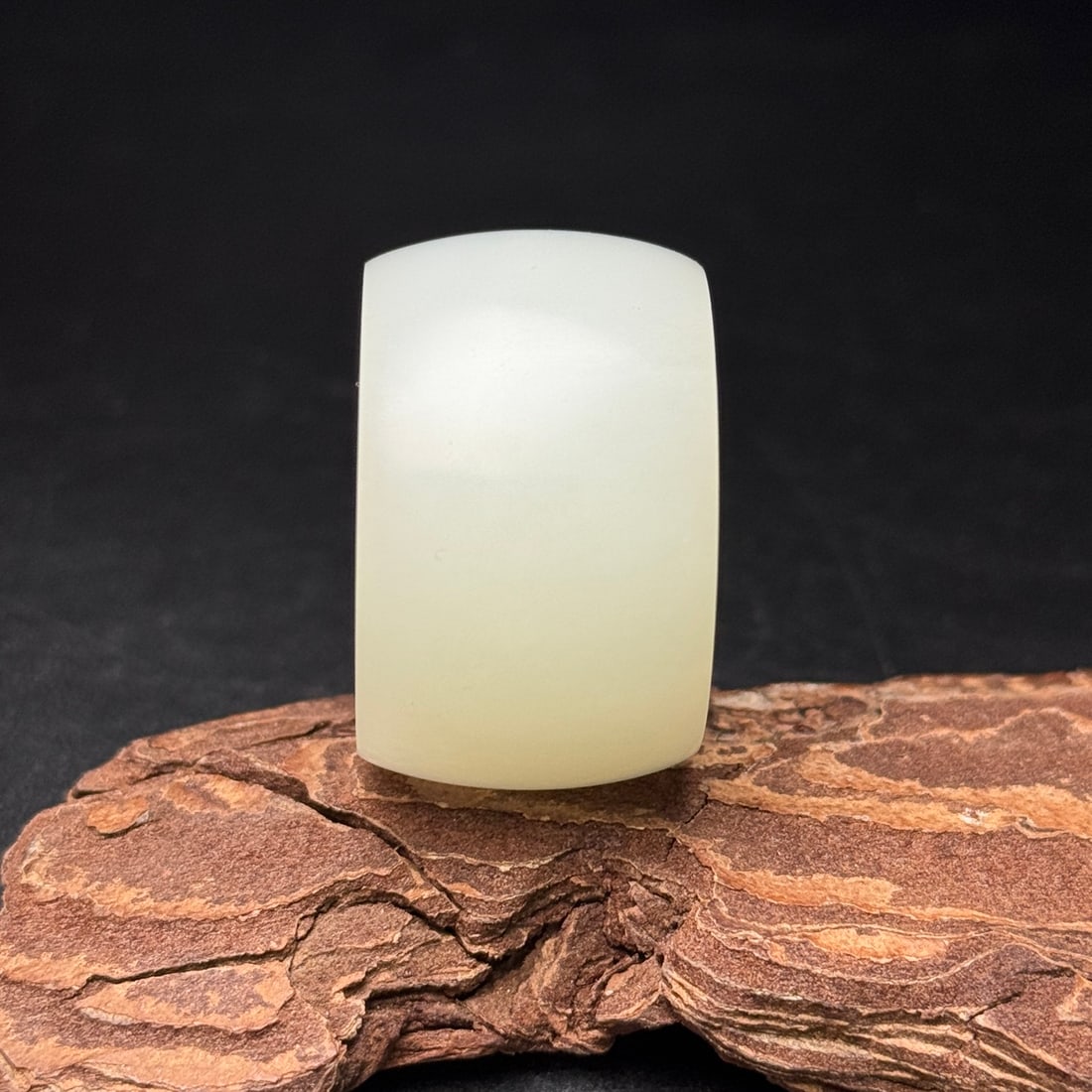 An Exquisite White Jade Ring - 5