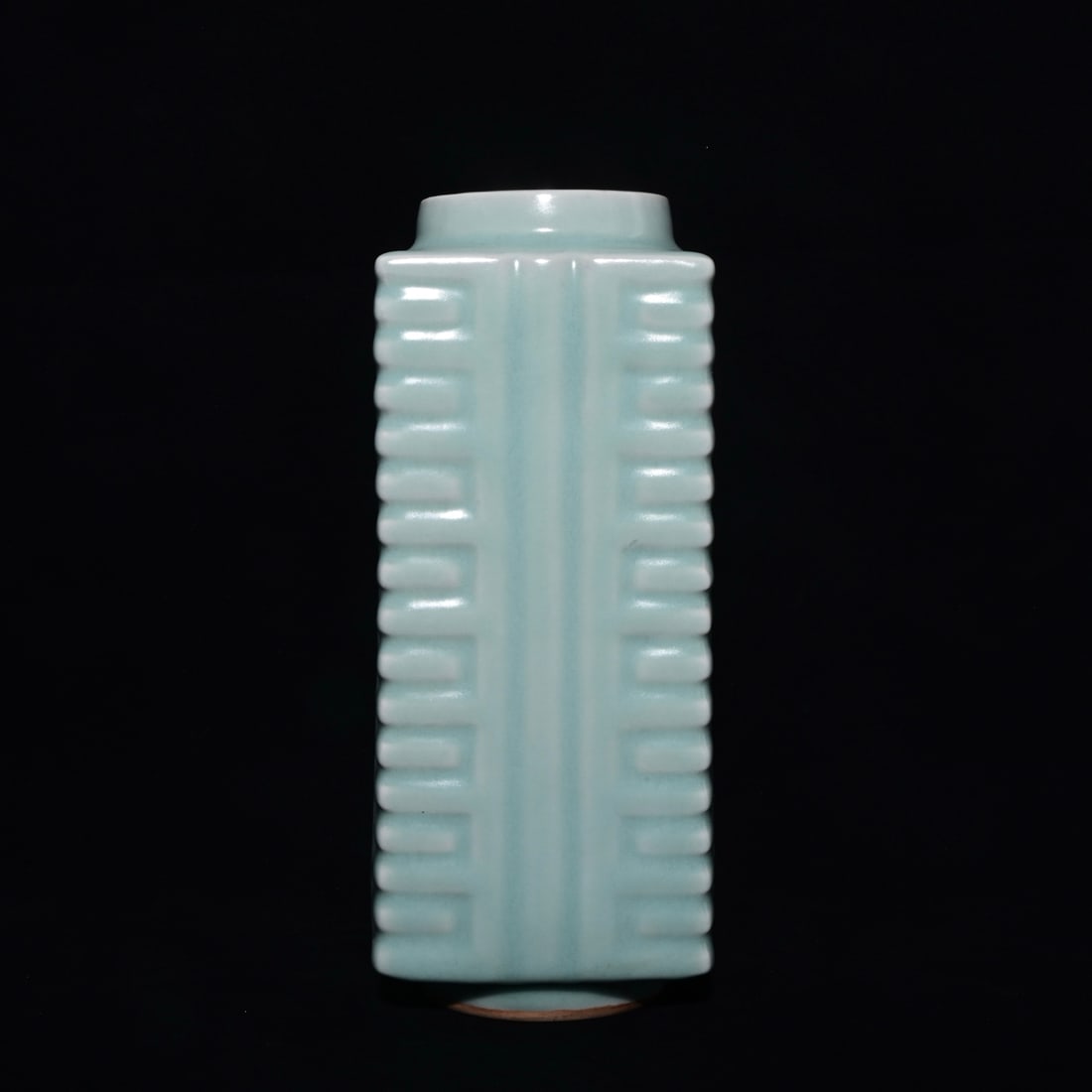 An Exquisite Longquan yao Celadon Glazed Vase,: An Exquisite Longquan yao Celadon Glazed Vase,Song Dynasty, China ,,Size:9.8inx4.1in 龙泉窑粉青釉瓶