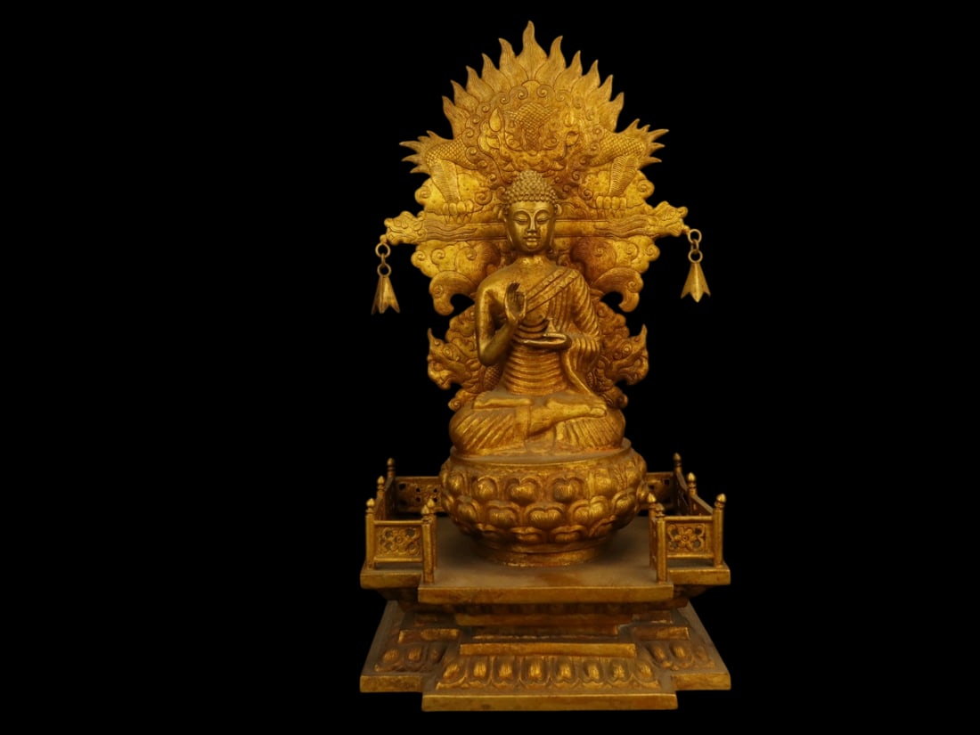 An Exquisite Gilt Bronze Buddha Statue
