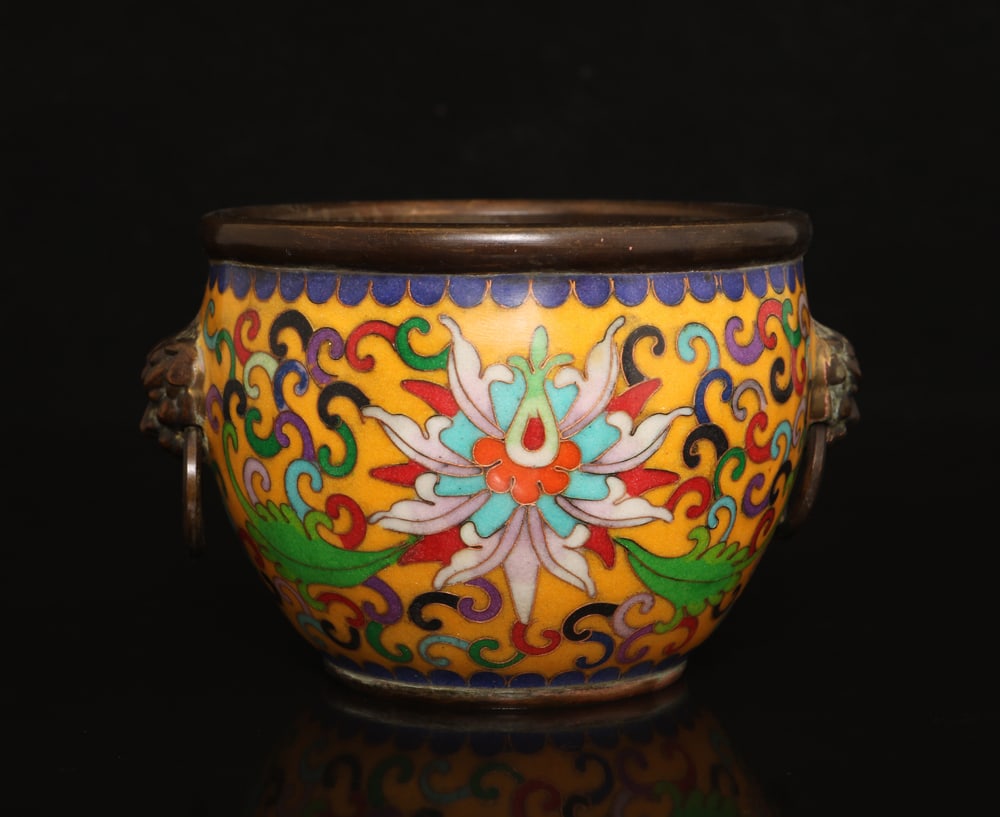 An Exquisite Cloisonne Lotus Pattern Lion-Ears Vat: An Exquisite Cloisonne Lotus Pattern Lion-Ears Vat,Qing Dynasty,China,with Qianlong Four-character Mark,Size:3.5inx5.5in,Weight:900g,景泰蓝缠枝莲纹狮
