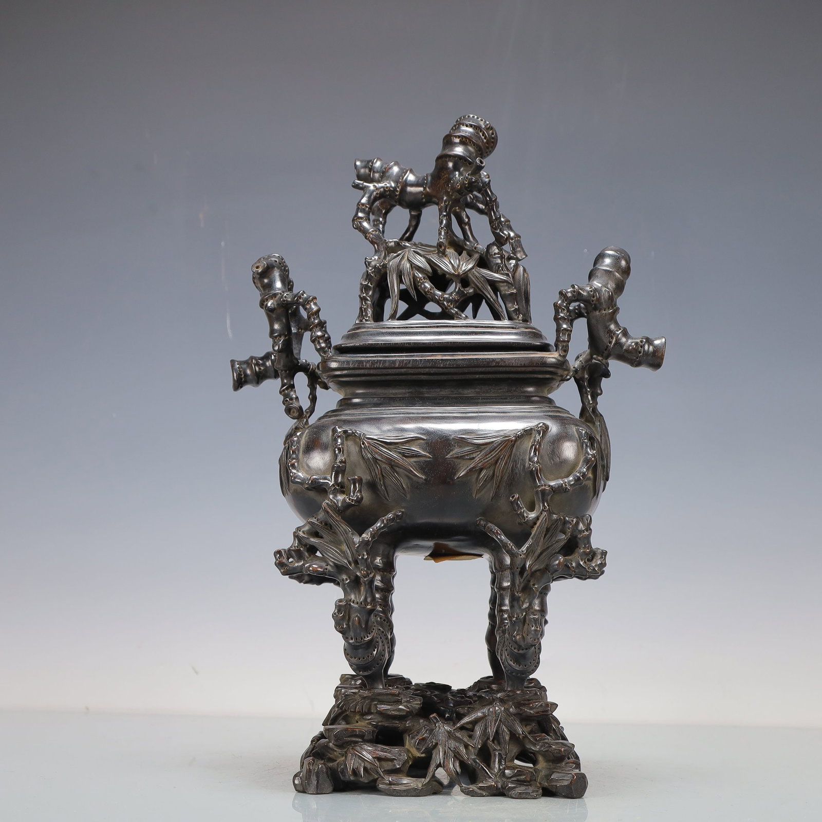 An Exquisite Zitanwood Bamboo Pattern with Cover Double-Ears four legs Censer: An Exquisite Zitanwood Bamboo Pattern with Cover Double-Ears four legs Censer,Qing Dynasty,China,With Mark,Size:9.8inx6.7inx15.7in,Weight:2350g,紫檀木竹子纹带