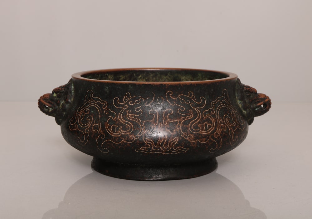 An Exquisite Bronze Inlaid Silver Wire Dragon Pattern Elephant-Ears Censer: An Exquisite Bronze Inlaid Silver Wire Dragon Pattern Elephant-Ears Censer,Ming Dynasty,China,With Mark,Size:3.3inx8.5in,Weight:2650g,铜嵌银丝龙纹象耳&#