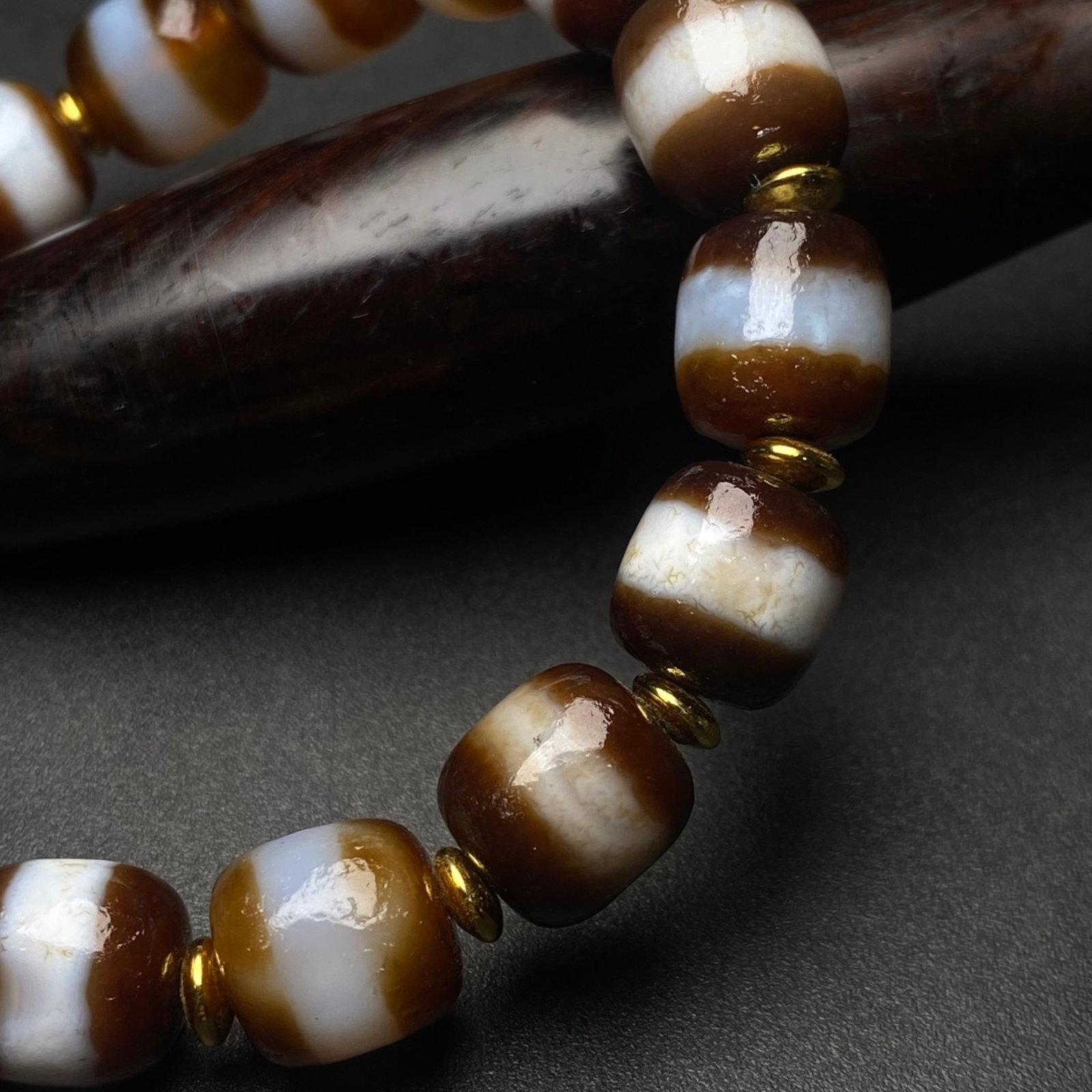 An Exquisite Agate Bracelets - 8