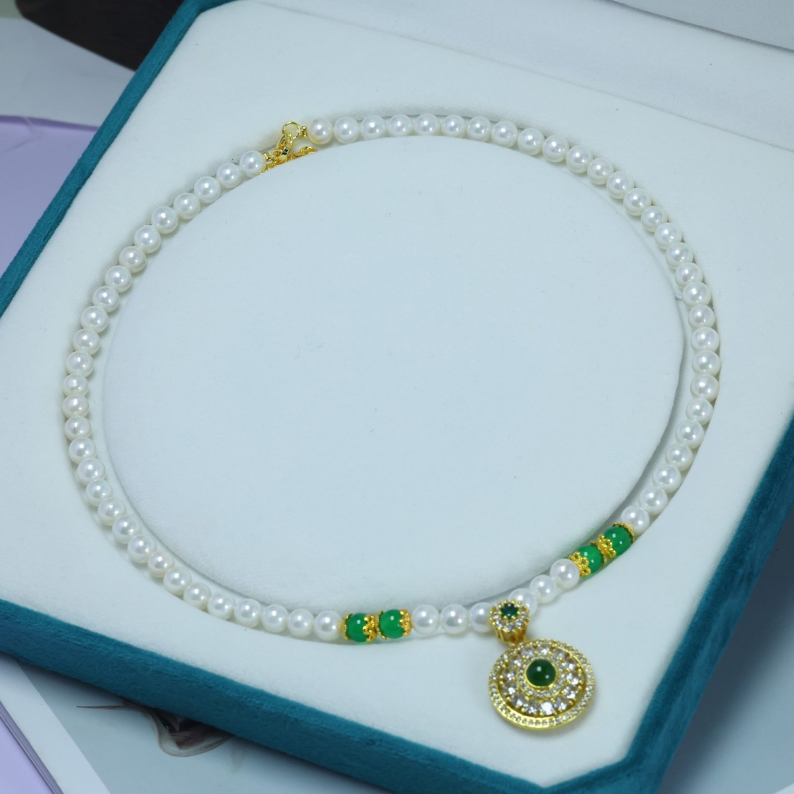 An Exquisite Bronze-Gold Plated Inlaid Pearl Necklace,Inlaid Diamond: An Exquisite Bronze-Gold Plated Inlaid Pearl Necklace,Inlaid Diamond,Size:(Pearl)6mmx6mm,(Loose)6mmx6mm 铜镀金镶珍珠项链,嵌钻石