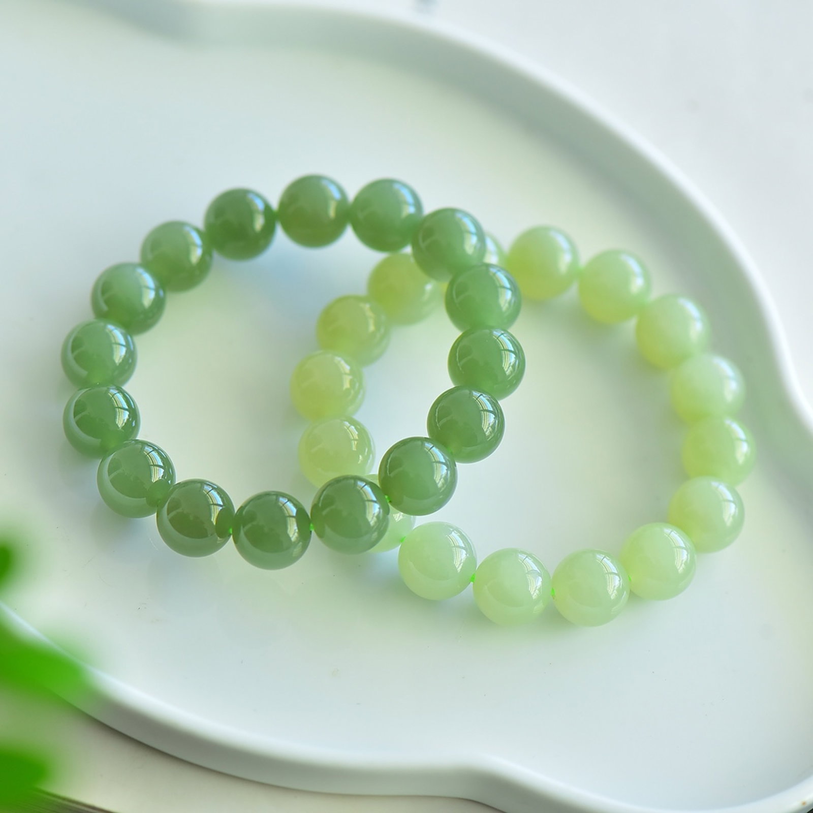 An Exquisite Greenish Jade Bracelets: An Exquisite Greenish Jade Bracelets,Size:12mm 青白玉手串