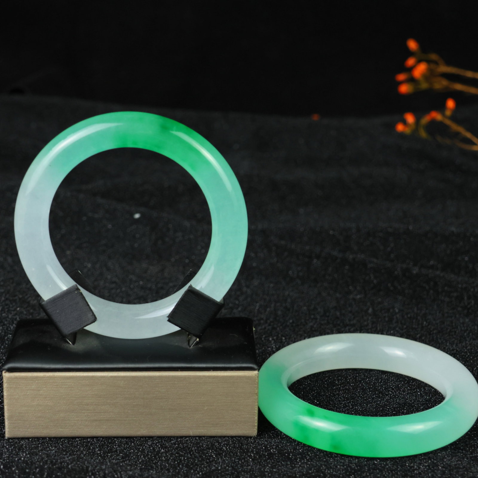 An Exquisite Pair of Jadeite Bracelets: An Exquisite Pair of Jadeite Bracelets,Size:61mmx14mm 一对翡翠手镯