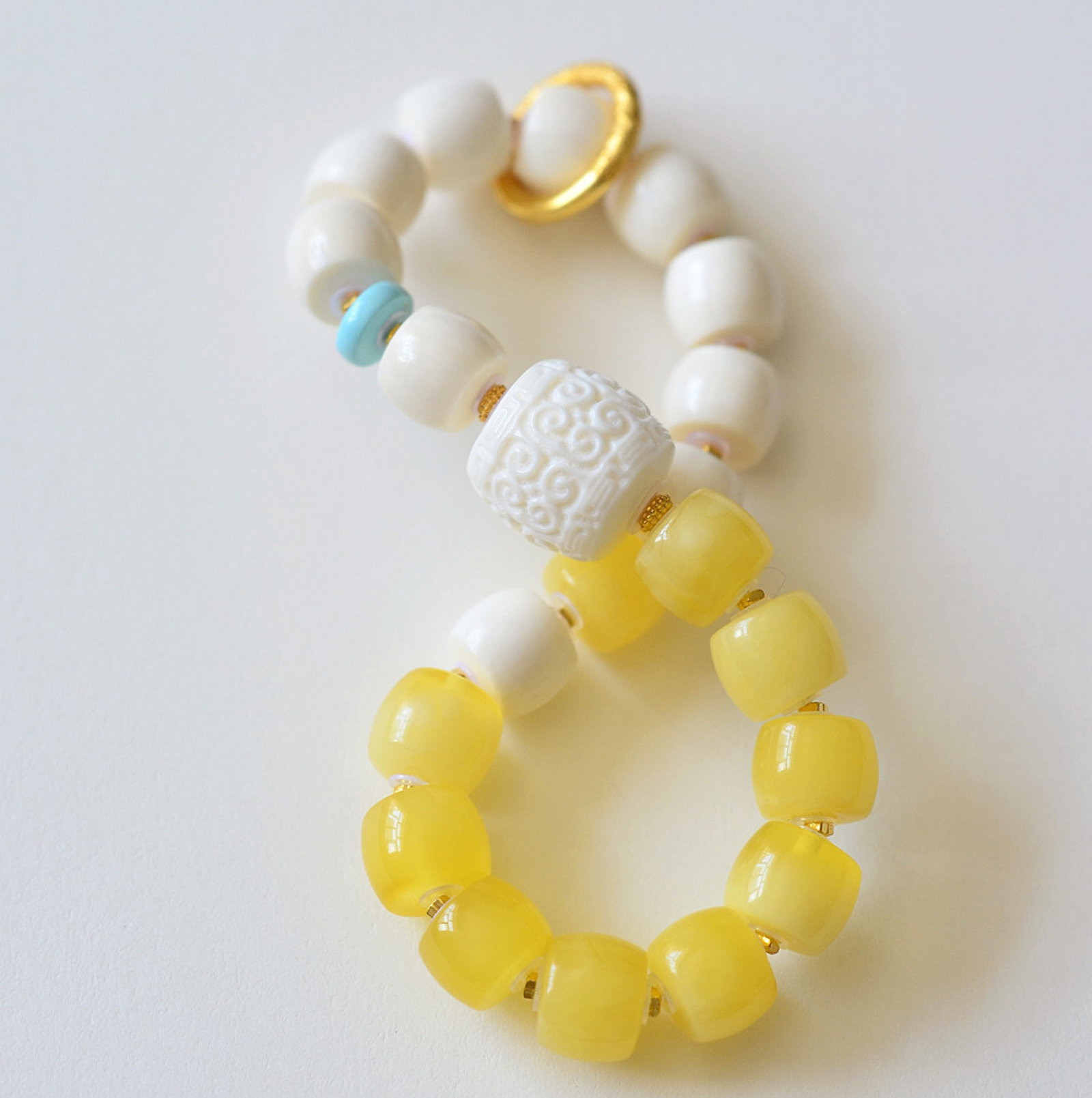 An Exquisite Amber Bracelets: An Exquisite Amber Bracelets,Size:7mmx8mm 蜜蜡手串