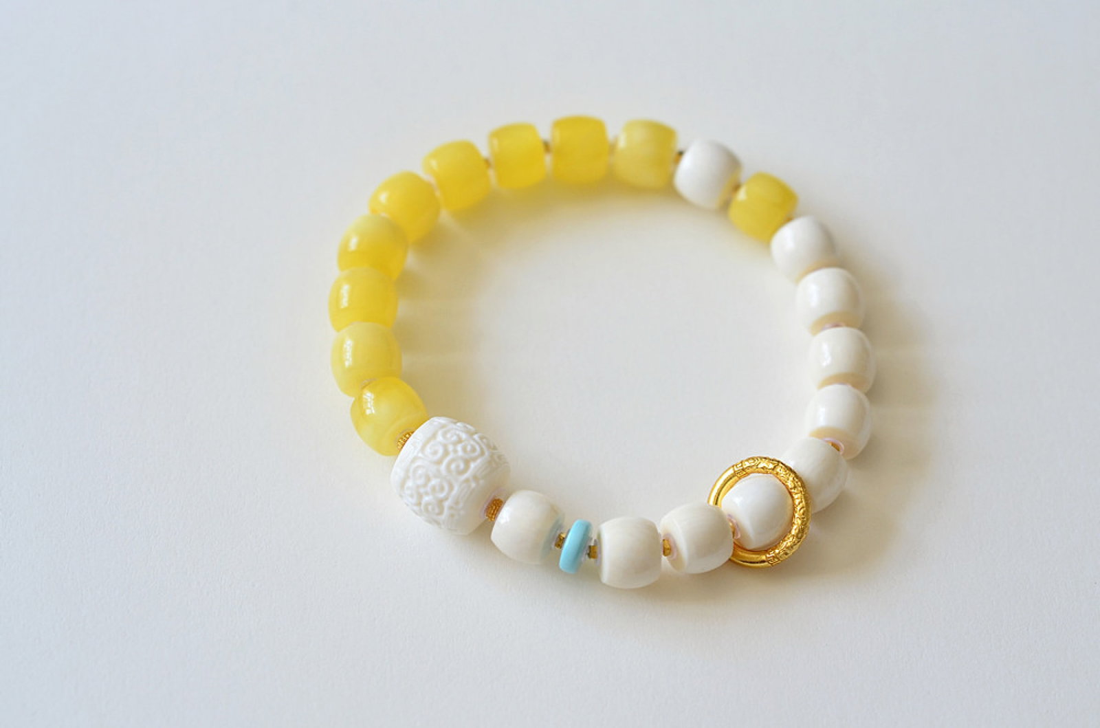An Exquisite Amber Bracelets - 3
