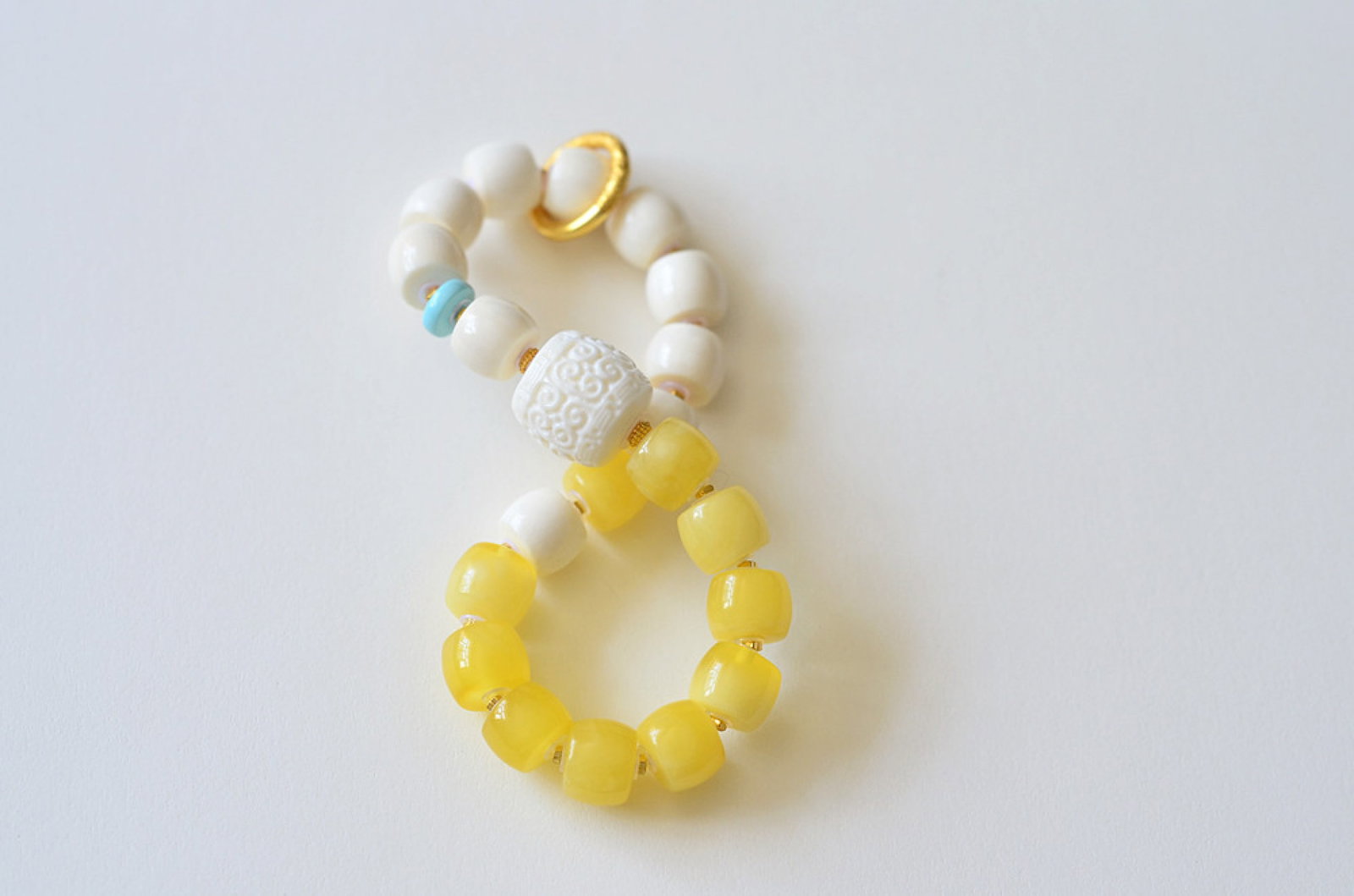 An Exquisite Amber Bracelets - 5