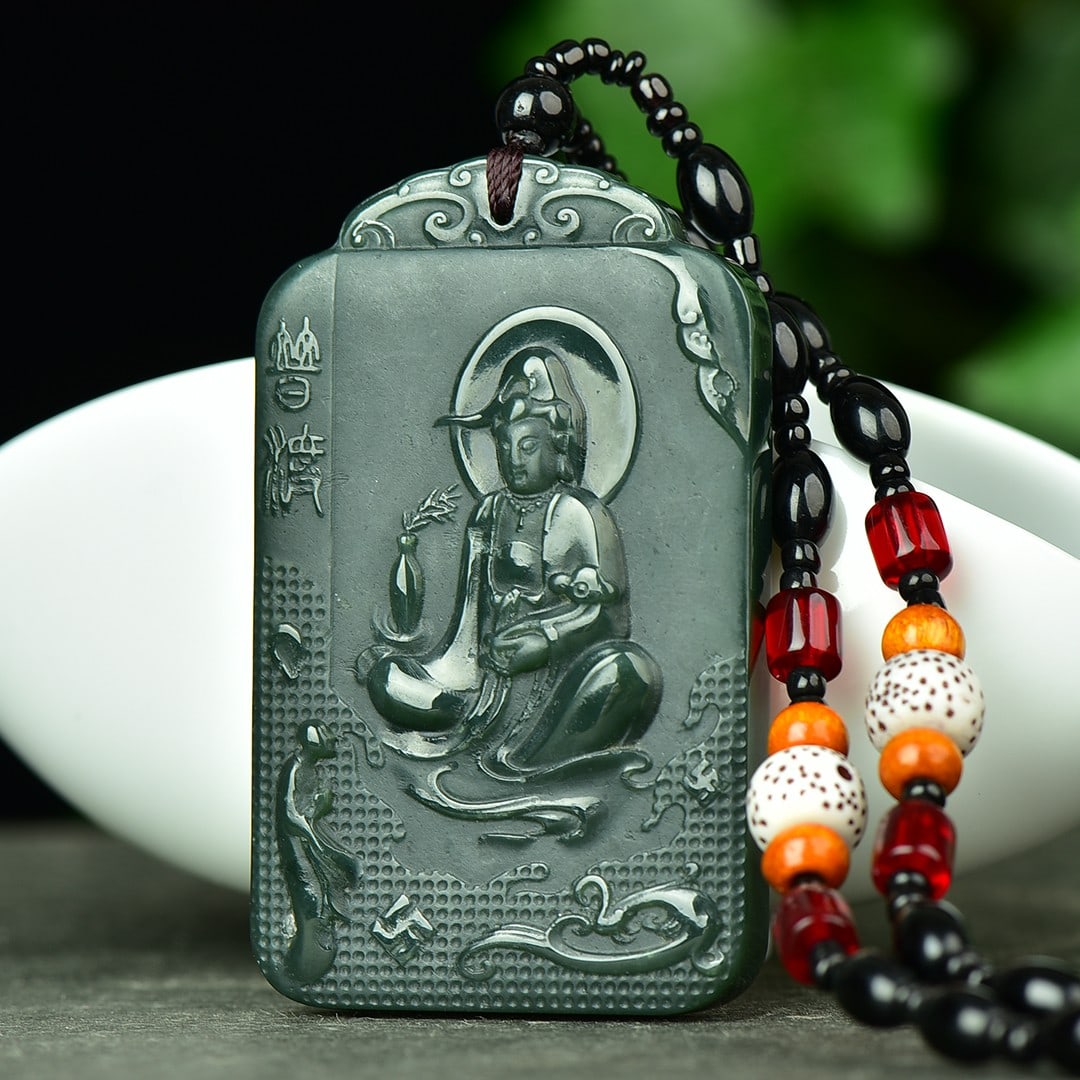 An Exquisite Sapphire Buddha Pattern Pendant: An Exquisite Sapphire Buddha Pattern Pendant,Size:39mmx62mm 寓意:悟道在心 禅意幽幽 意境深远 青玉佛
