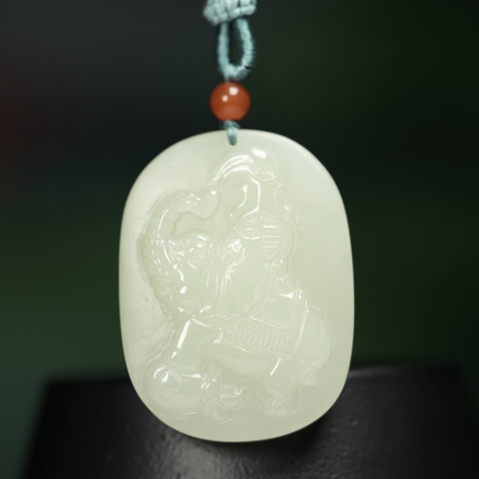An Exquisite White Jade Elephant Pattern Pendant: An Exquisite White Jade Elephant Pattern Pendant,Size:30mmx40mm (寓意)吉祥,代表 美好 幸福 和平的象征 白&