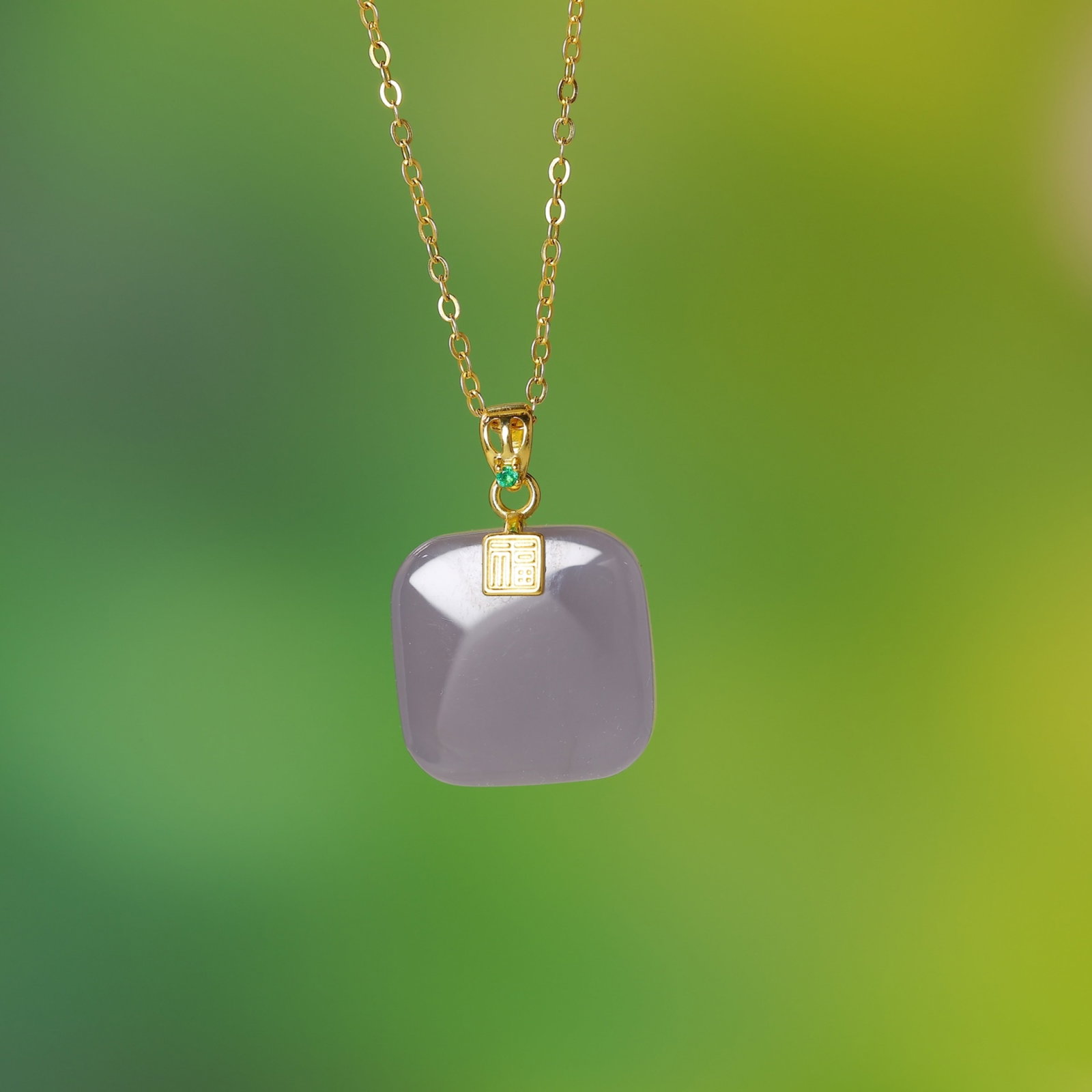An Exquisite Sterling Silver-Gold Plated Inlaid Hotan Jade Pendant: An Exquisite Sterling Silver-Gold Plated Inlaid Hotan Jade Pendant,Size:15mmx15mm 纯银镀金镶和田玉吊坠