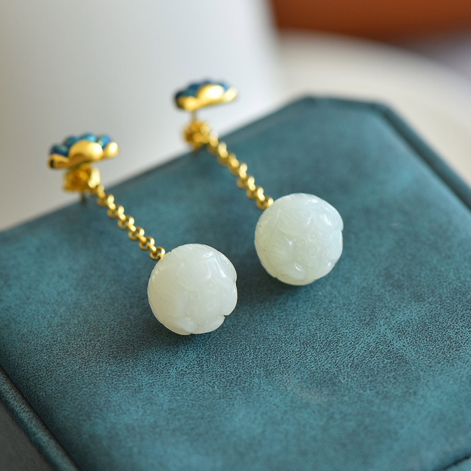 A Pair of Exquisite Sterling Silver-Gold Plated Inlaid White Jade Enamel Earrings: A Pair of Exquisite Sterling Silver-Gold Plated Inlaid White Jade Enamel Earrings,Size:12mmx12mm 一对精美的纯银镀金镶白玉珐