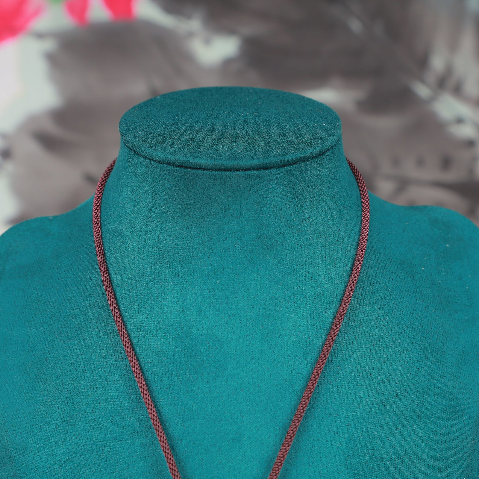 An Exquisite Cinnabar Figure Pattern Pendant - 2