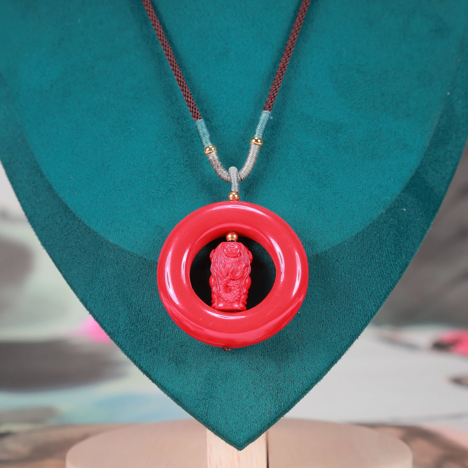 An Exquisite Cinnabar Figure Pattern Pendant - 5