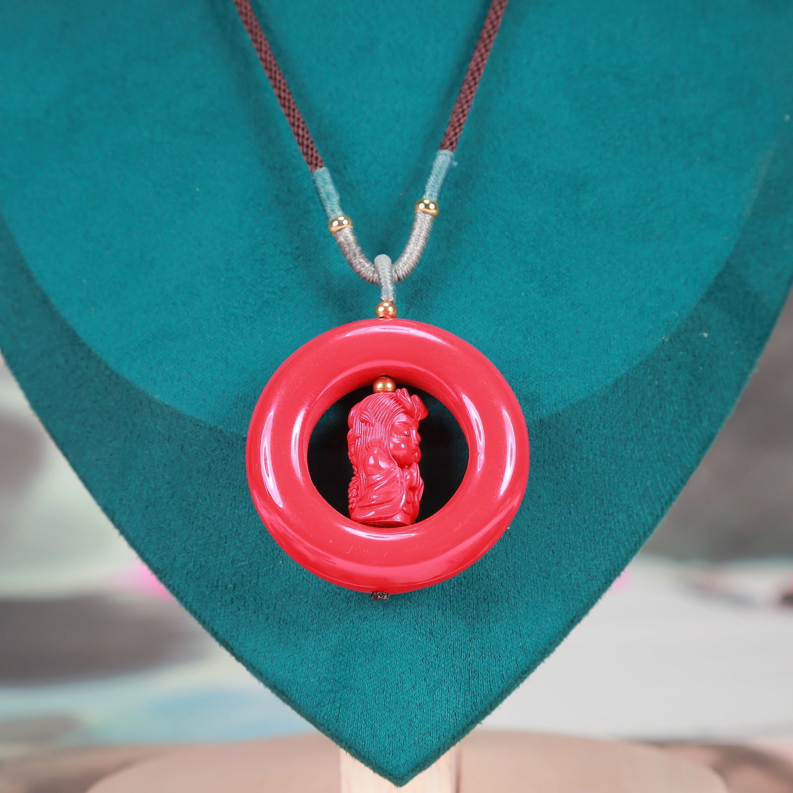 An Exquisite Cinnabar Figure Pattern Pendant - 6