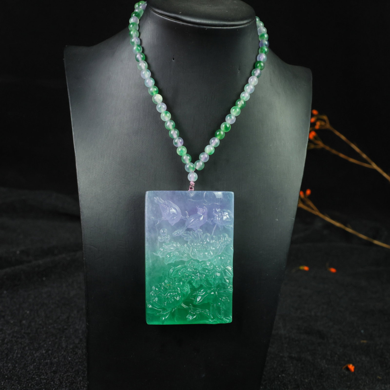 An Exquisite Jadeite Flower and Bird Pattern Pendant: An Exquisite Jadeite Flower and Bird Pattern Pendant,Size:87mmx56mmx16mm 翡翠花鸟纹挂件