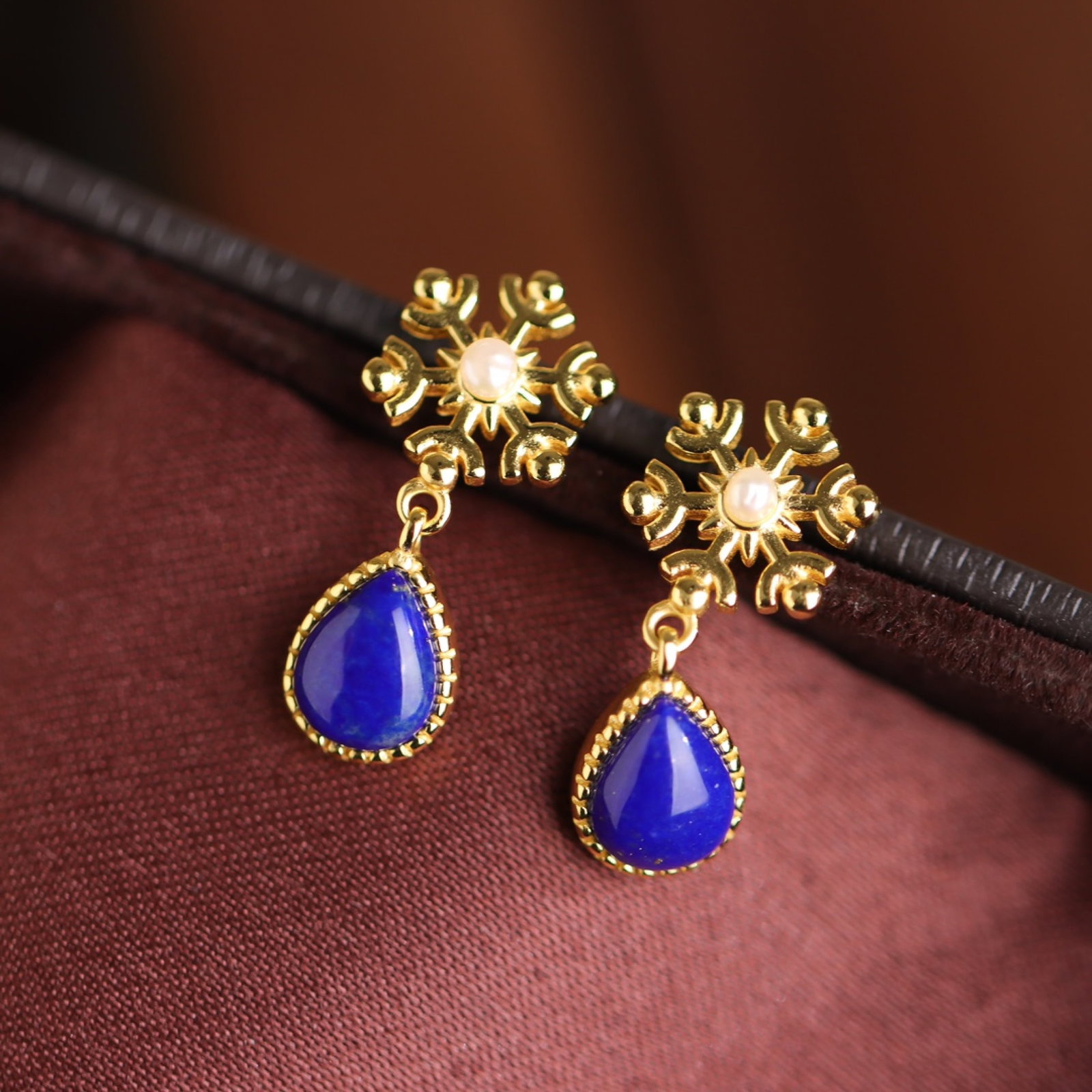 A Pair of Exquisite Sterling Silver-Gold Plated Inlaid Lapis Lazuli Earrings,Inlaid Pearls (1 of 2)