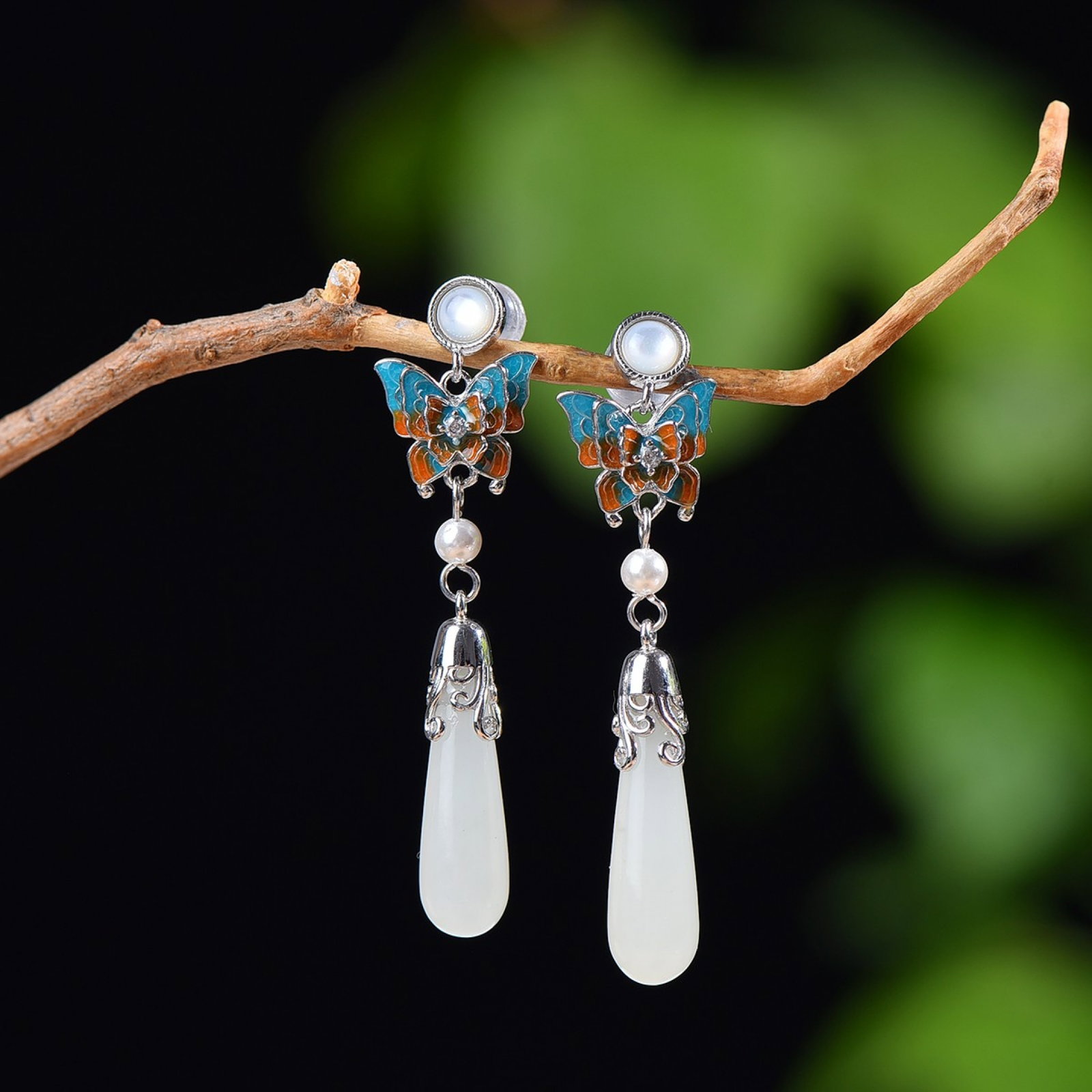 A Pair of Exquisite Sterling Silver Inlaid White Jade Enamel Earrings,Inlaid Pearls: A Pair of Exquisite Sterling Silver Inlaid White Jade Enamel Earrings,Inlaid Pearls,Size:6mmx21mm