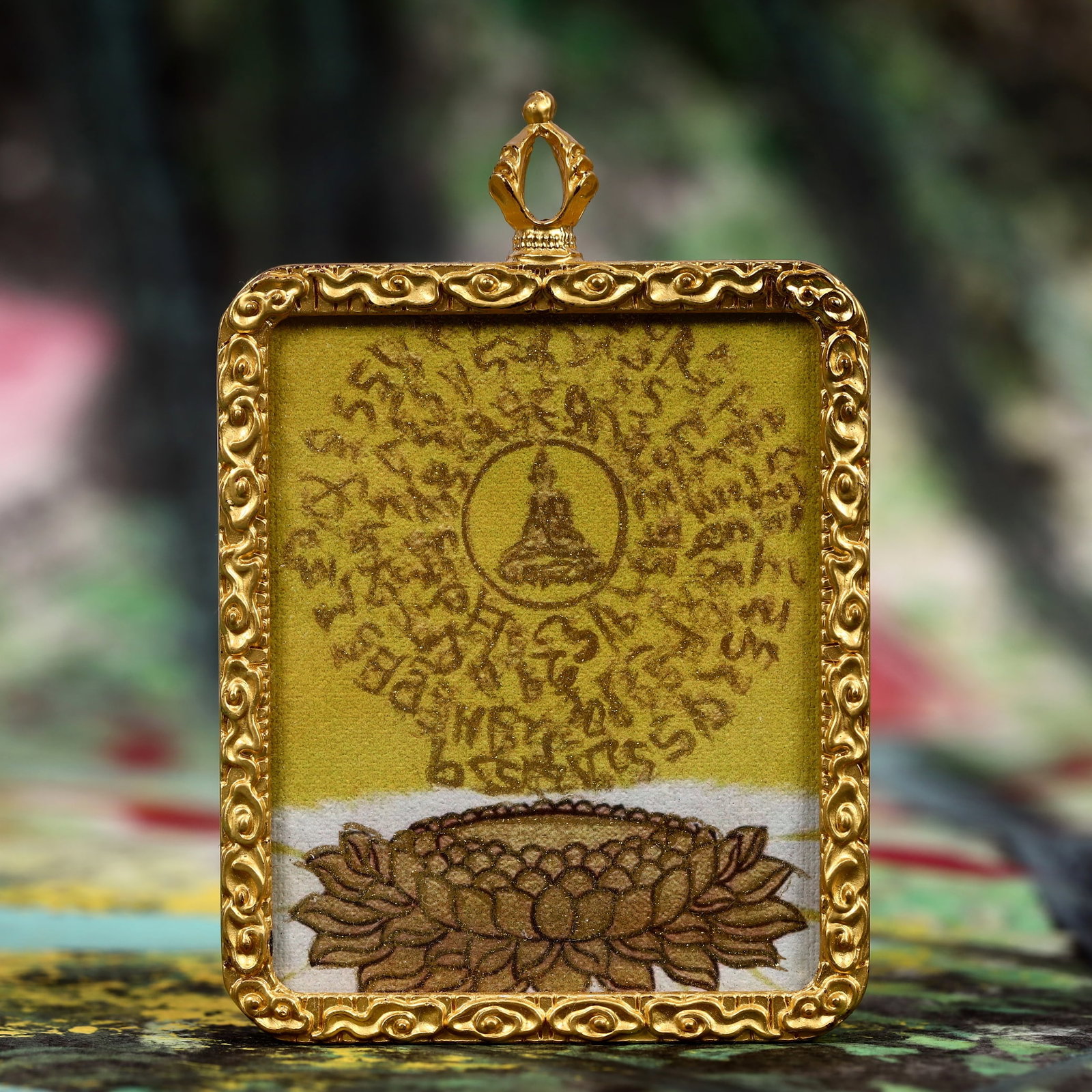 An Exquisite Painted Color Statue of Gautama??s Mother Tangka: An Exquisite Painted Color Statue of Gautama’s Mother Tangka,Size:2inx2.8in 彩绘佛母像唐卡