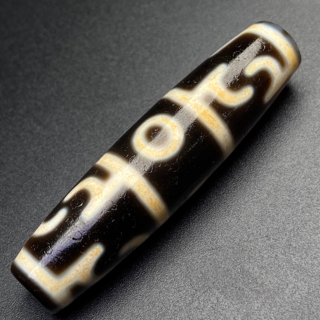 An Exquisite Three Eyes Dzi Bead Pendant: An Exquisite Three Eyes Dzi Bead Pendant,Size:57mmx14.5mm,Weight:20g 三眼天珠挂件