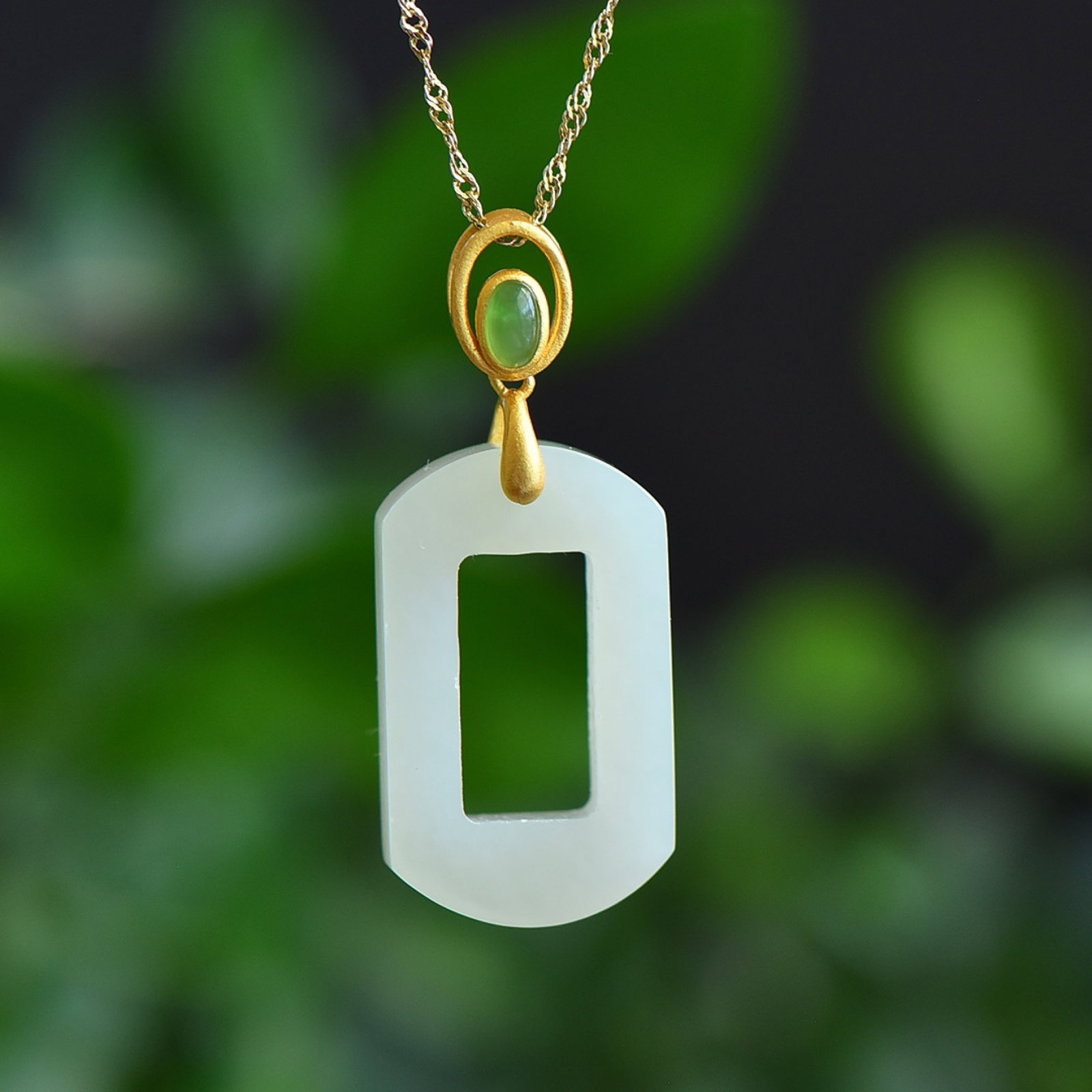 An Exquisite Sterling Silver-Gold Plated Inlaid White Jade Pendant,Inlaid Jasper: An Exquisite Sterling Silver-Gold Plated Inlaid White Jade Pendant,Inlaid Jasper,Size:17mmx30mm