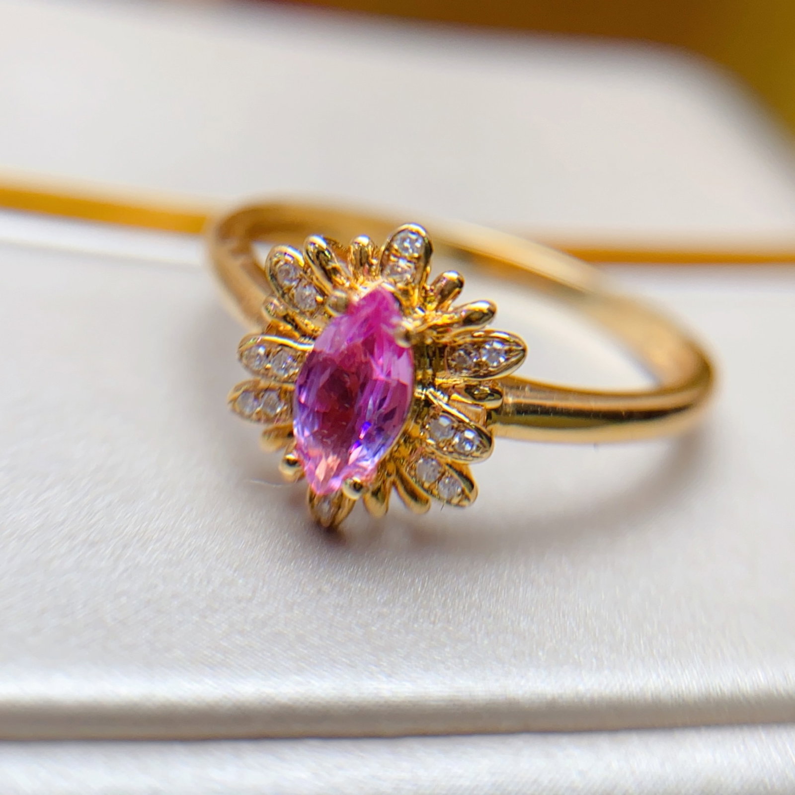 A Exquisite 18k Gold Inlaid 0.50ct Natural Ruby Ring,Inlaid Diamond: A Exquisite 18k Gold Inlaid 0.50ct Natural Ruby Ring,Inlaid Diamond,Total Weight:1.49g 18k金镶 0.50ct 天然红宝石戒指,嵌钻石