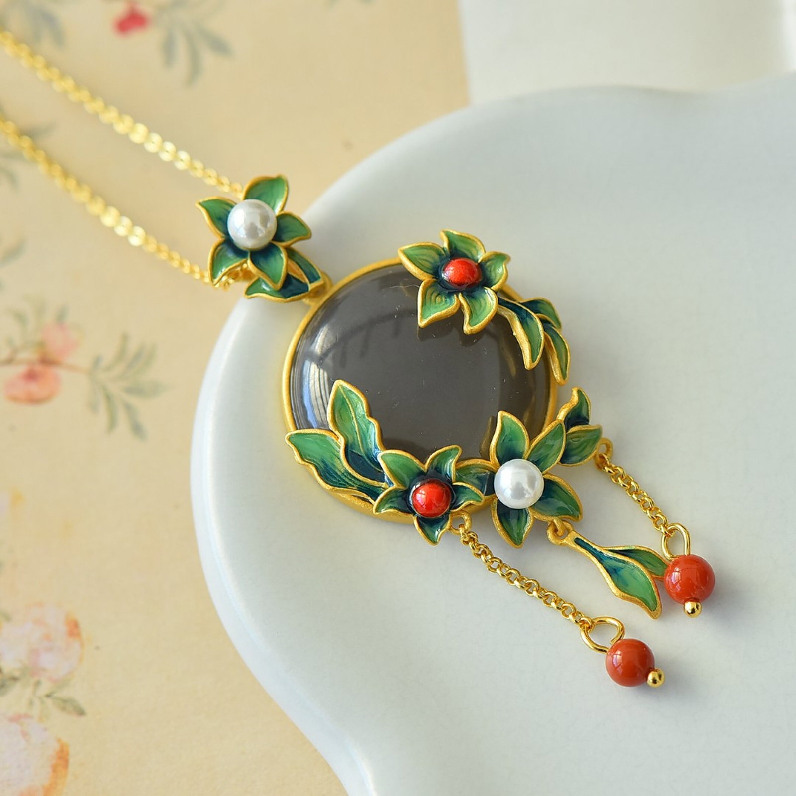 An Exquisite Sterling Silver-Gold Plated Inlaid White Jade Enamel Pendant,Inlaid Pearl: An Exquisite Sterling Silver-Gold Plated Inlaid White Jade Enamel Pendant,Inlaid Pearl 纯银镀金镶白玉珐琅吊坠,嵌珍珠