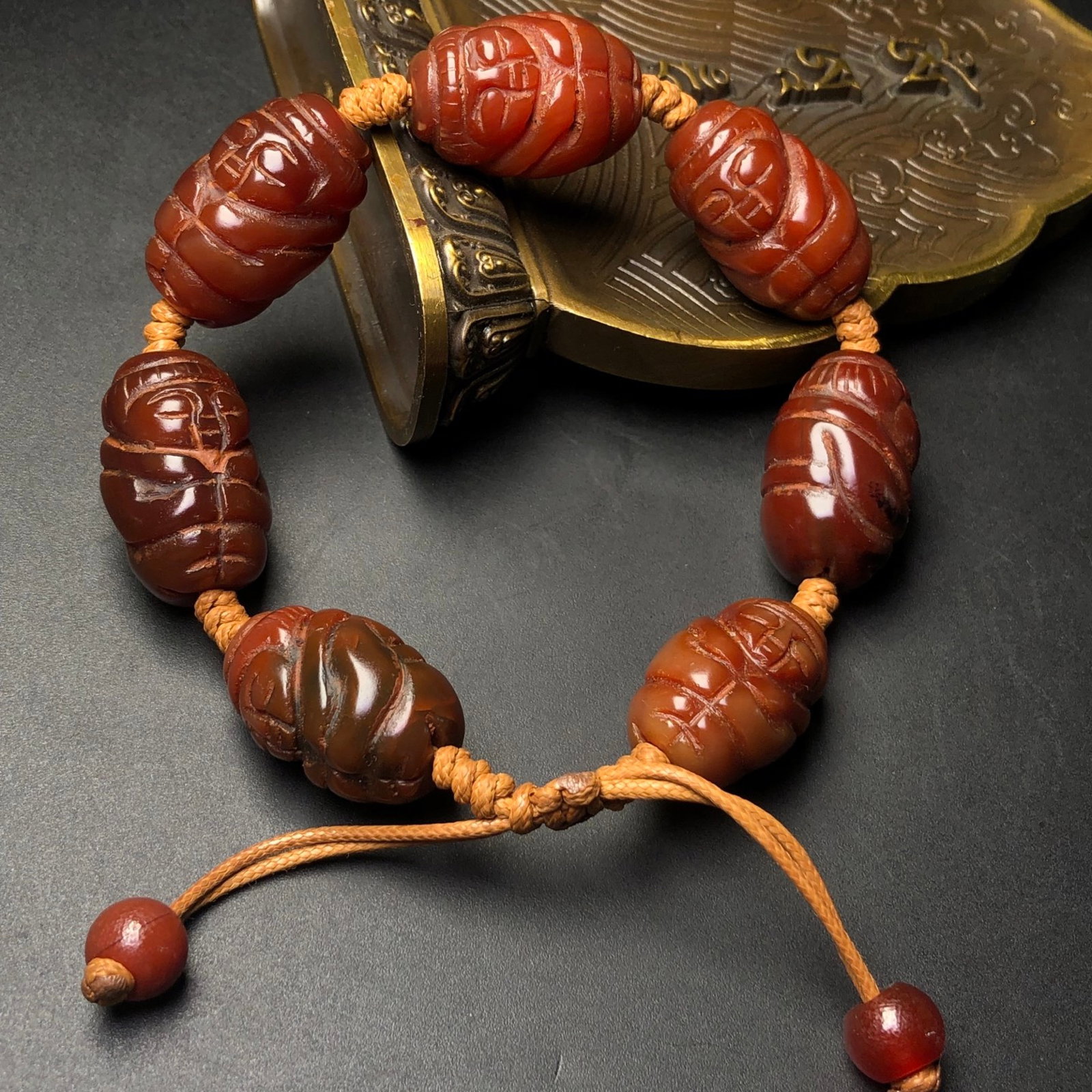 An Exquisite Dzi Bead Bracelets (1 of 9)