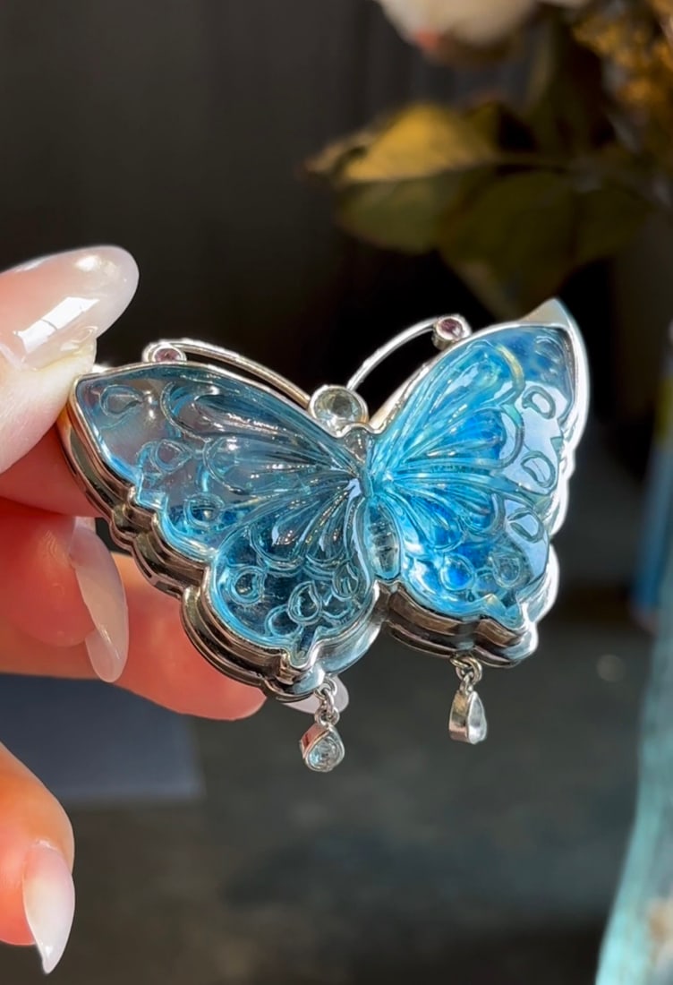 An Exquisite Aquamarine Butterfly Pendant: An Exquisite Aquamarine Butterfly Pendant,Size:59mmx44mmx14mm,Weight:36.5g 海蓝宝蝴蝶吊坠