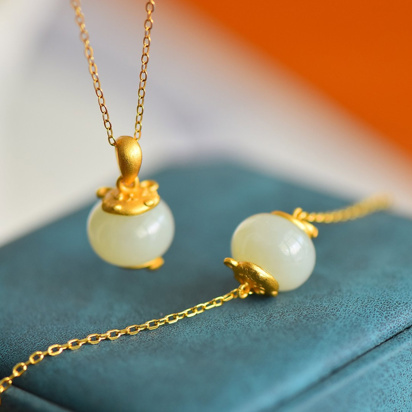 A Set of Fine Sterling Silver-Gold Plated Inlaid White Jade Jewelrys: A Set of Fine Sterling Silver-Gold Plated Inlaid White Jade Jewelrys,Size:12mmx12mm 一套精美的纯银镀金镶白玉首饰