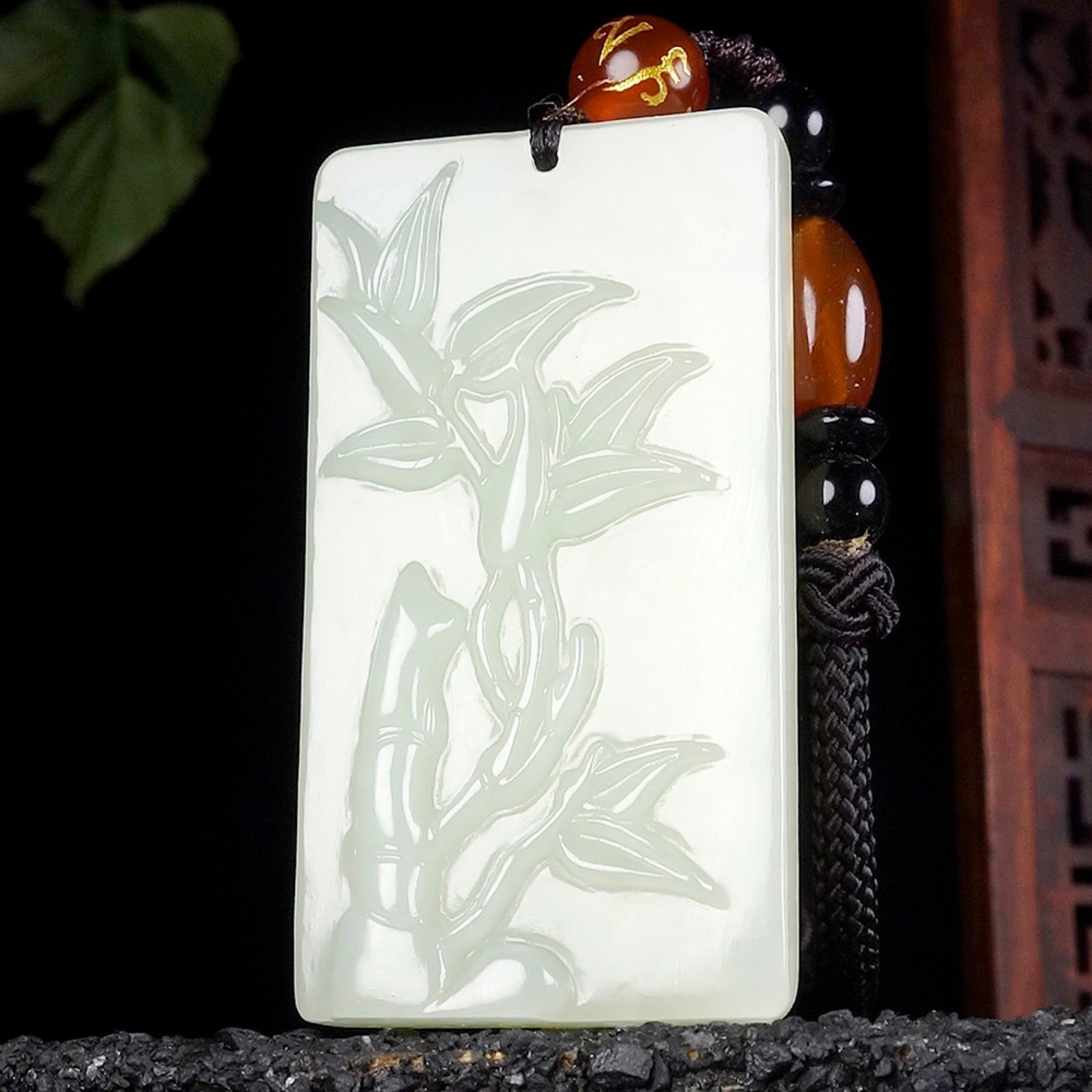 An Exquisite White Jade Bamboo Pattern Pendant: An Exquisite White Jade Bamboo Pattern Pendant,Size:52mmx39mmx8mm 白玉竹纹挂件